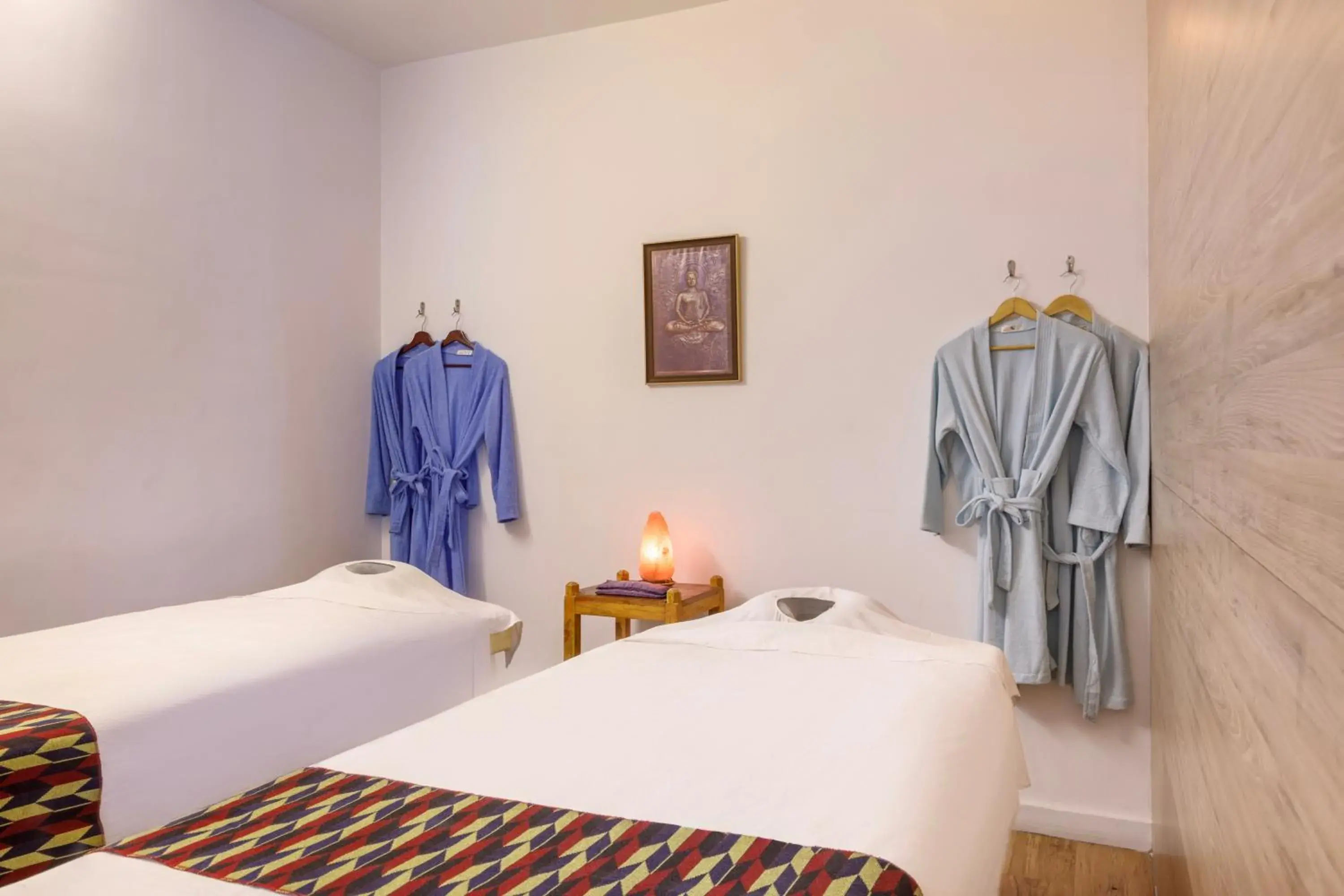 Spa and wellness centre/facilities, Bed in Hotel Ambassador by ACE Hotels Spa and wellness centre/facilities, Bed in Hotel Ambassador by ACE Hotels