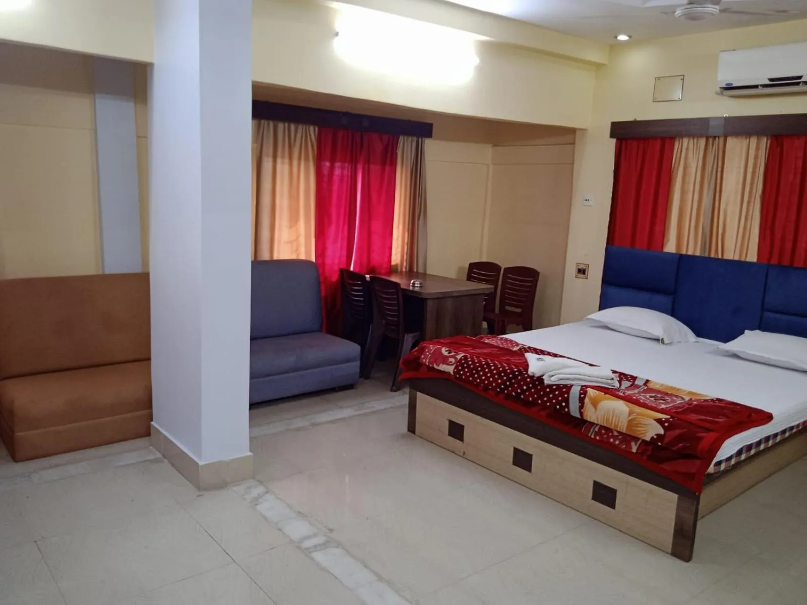 Bed in Hotel Srikrishna International