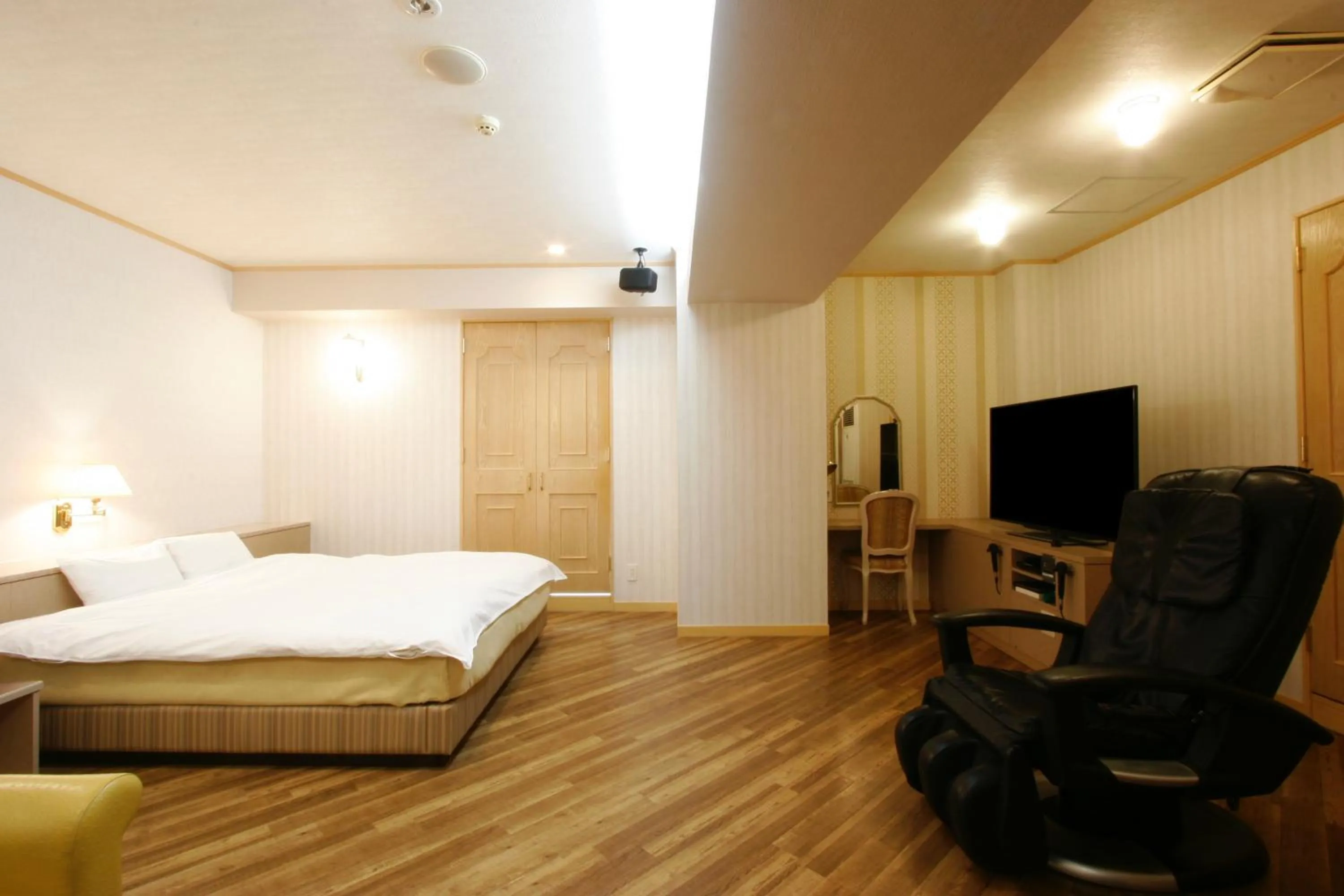 Photo of the whole room, Bed in Hotel NOA (Adult Only)