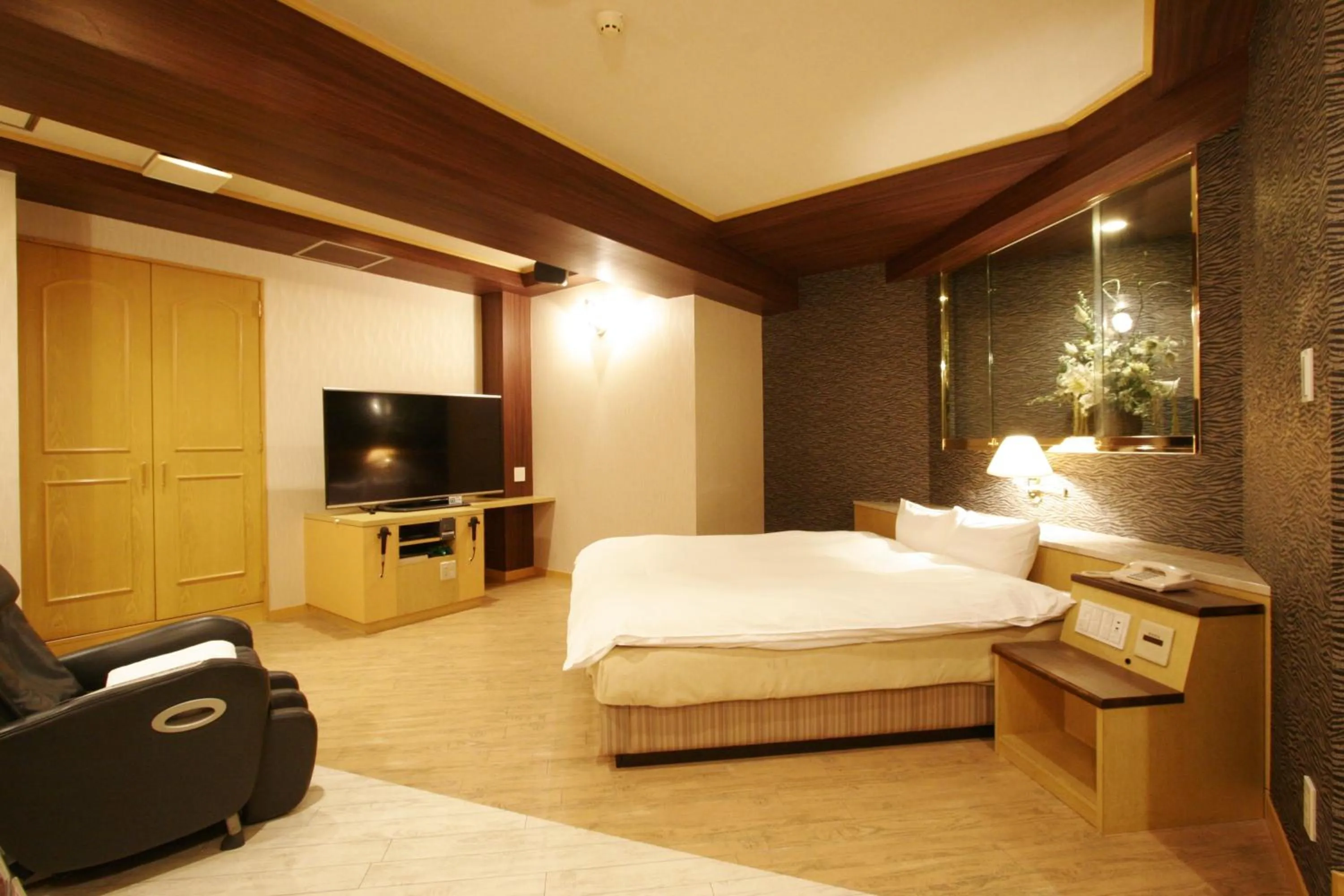 Photo of the whole room, Bed in Hotel NOA (Adult Only)