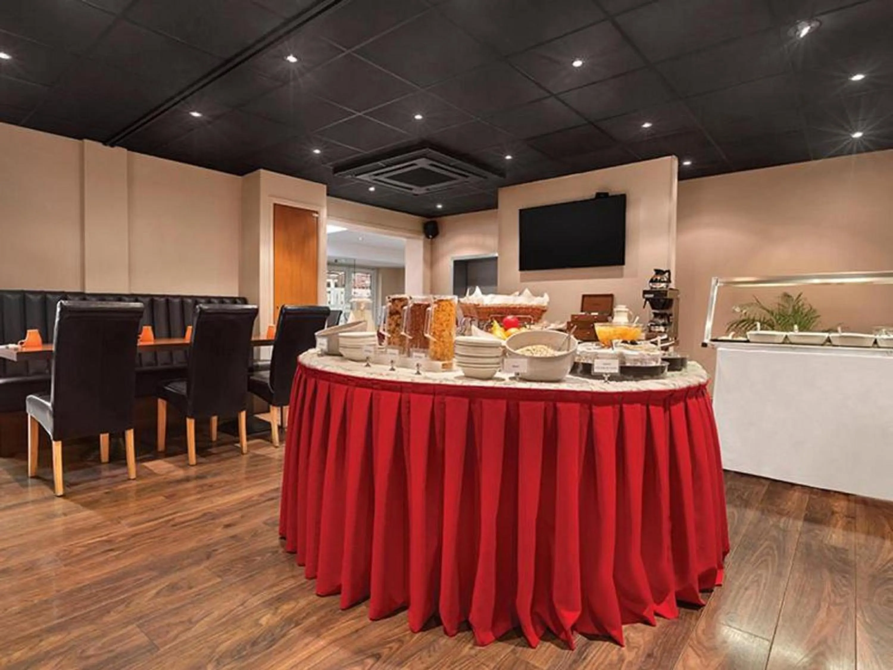 Restaurant/Places to Eat in OYO Flagship London Finchley