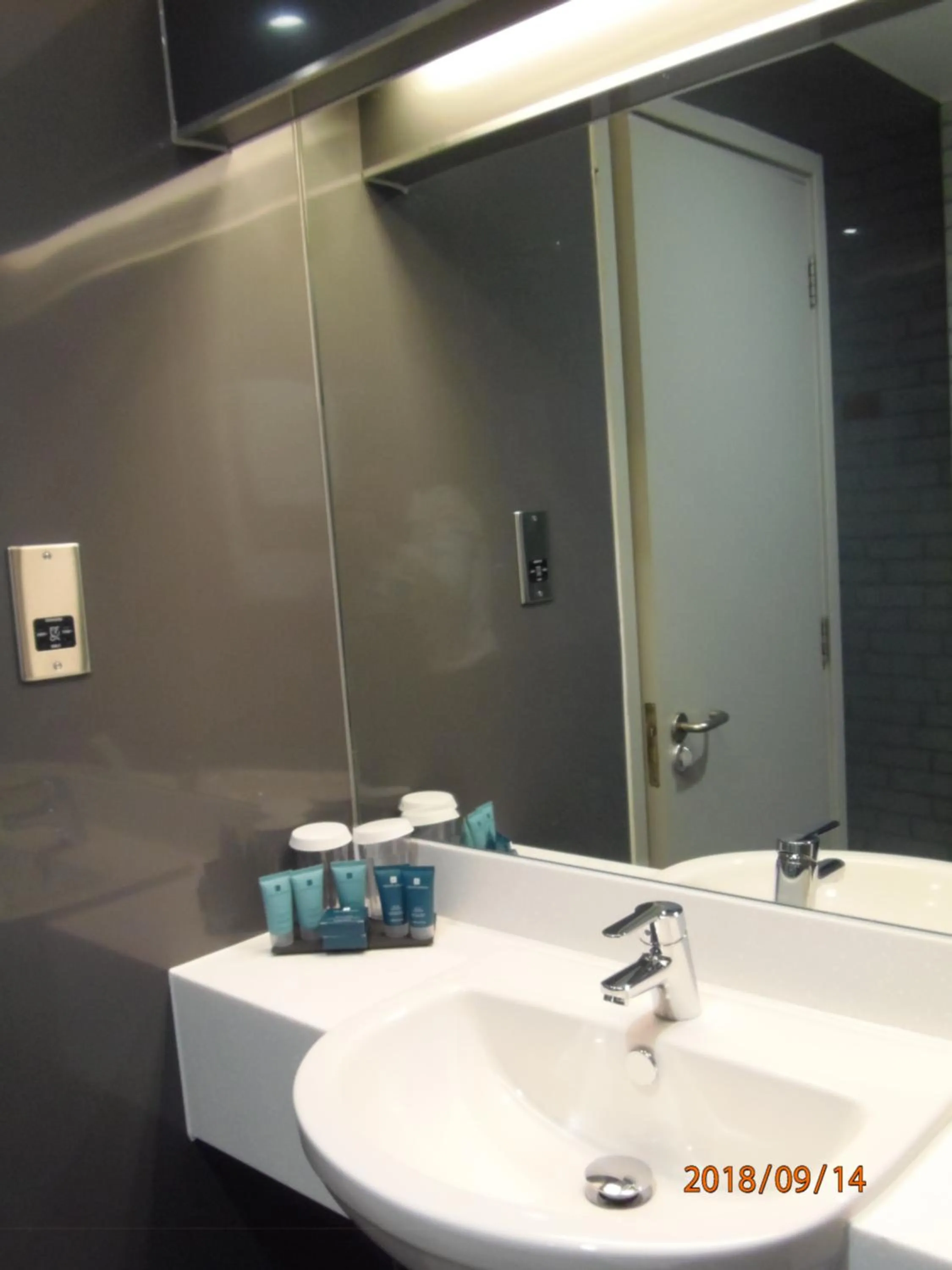 Bathroom in OYO Flagship London Finchley