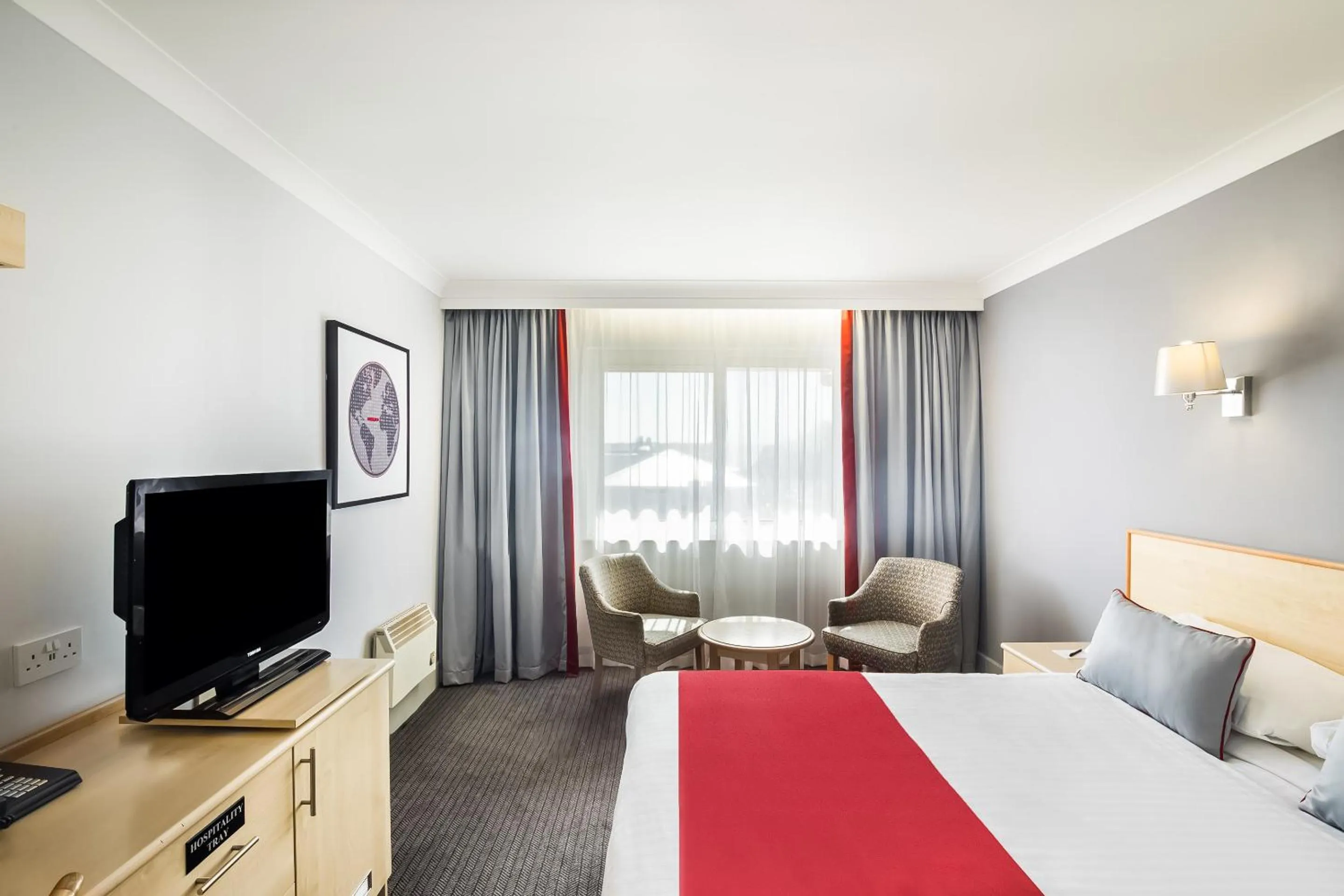 Bedroom, TV/Entertainment Center in OYO Flagship London Finchley