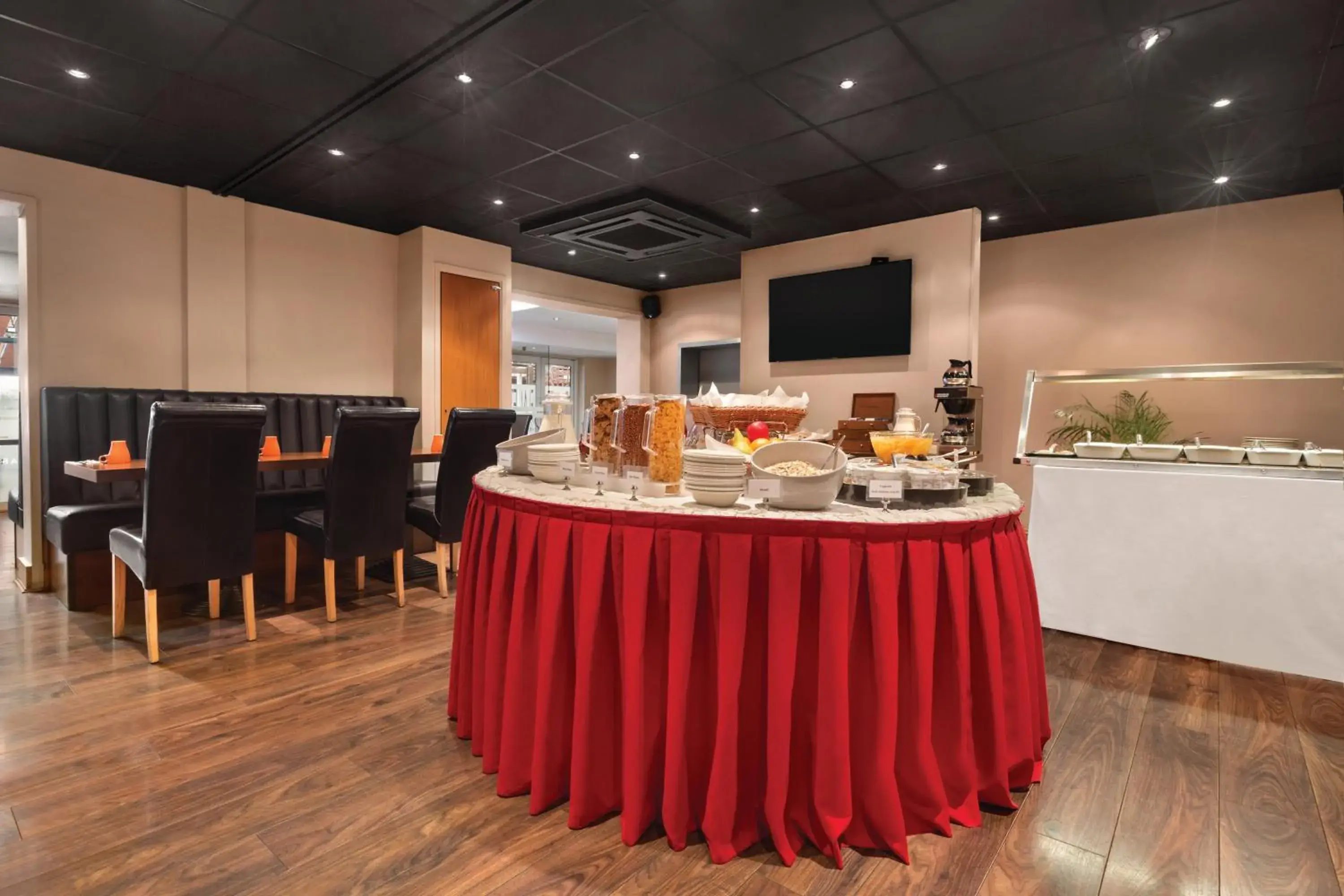 Buffet breakfast, Restaurant/Places to Eat in OYO Flagship London Finchley
