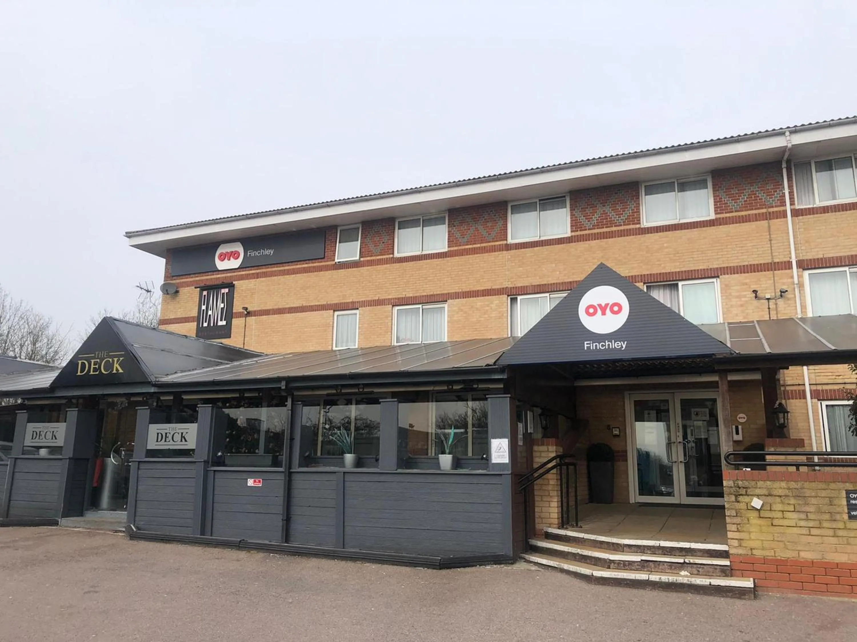 Property building in OYO Flagship London Finchley