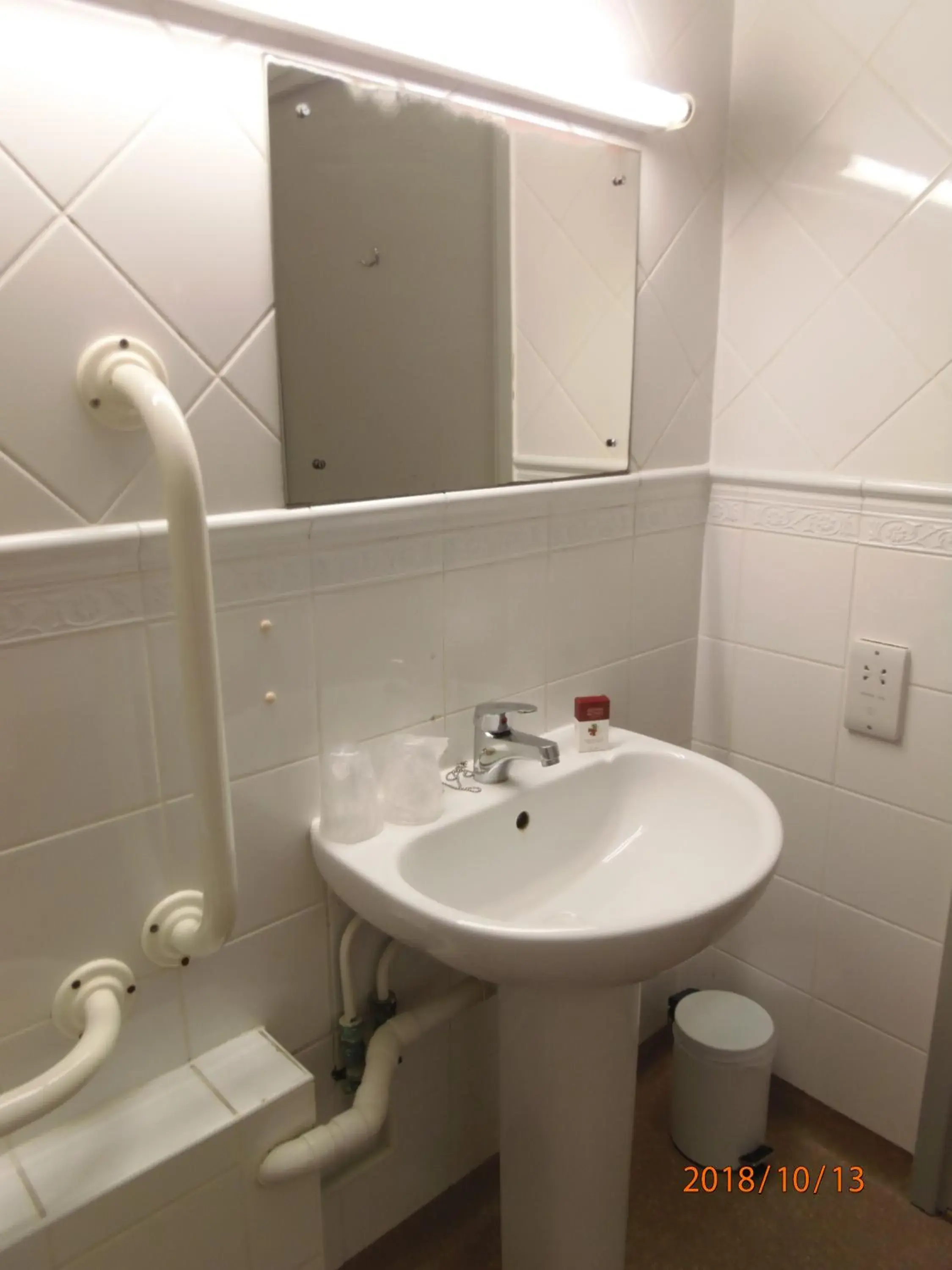 Bathroom in OYO Flagship London Finchley