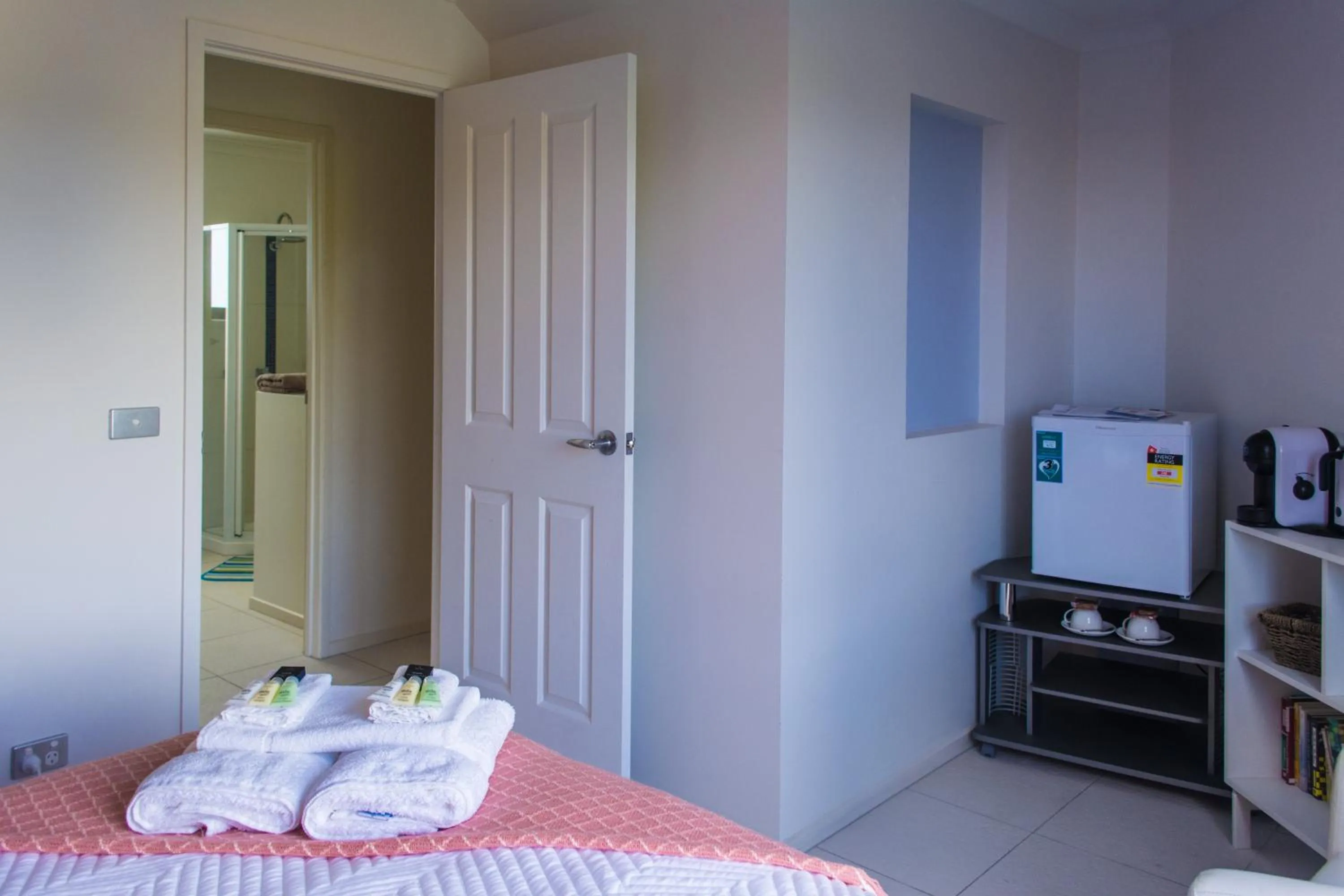 Shower, Bed in Madsen Retreat