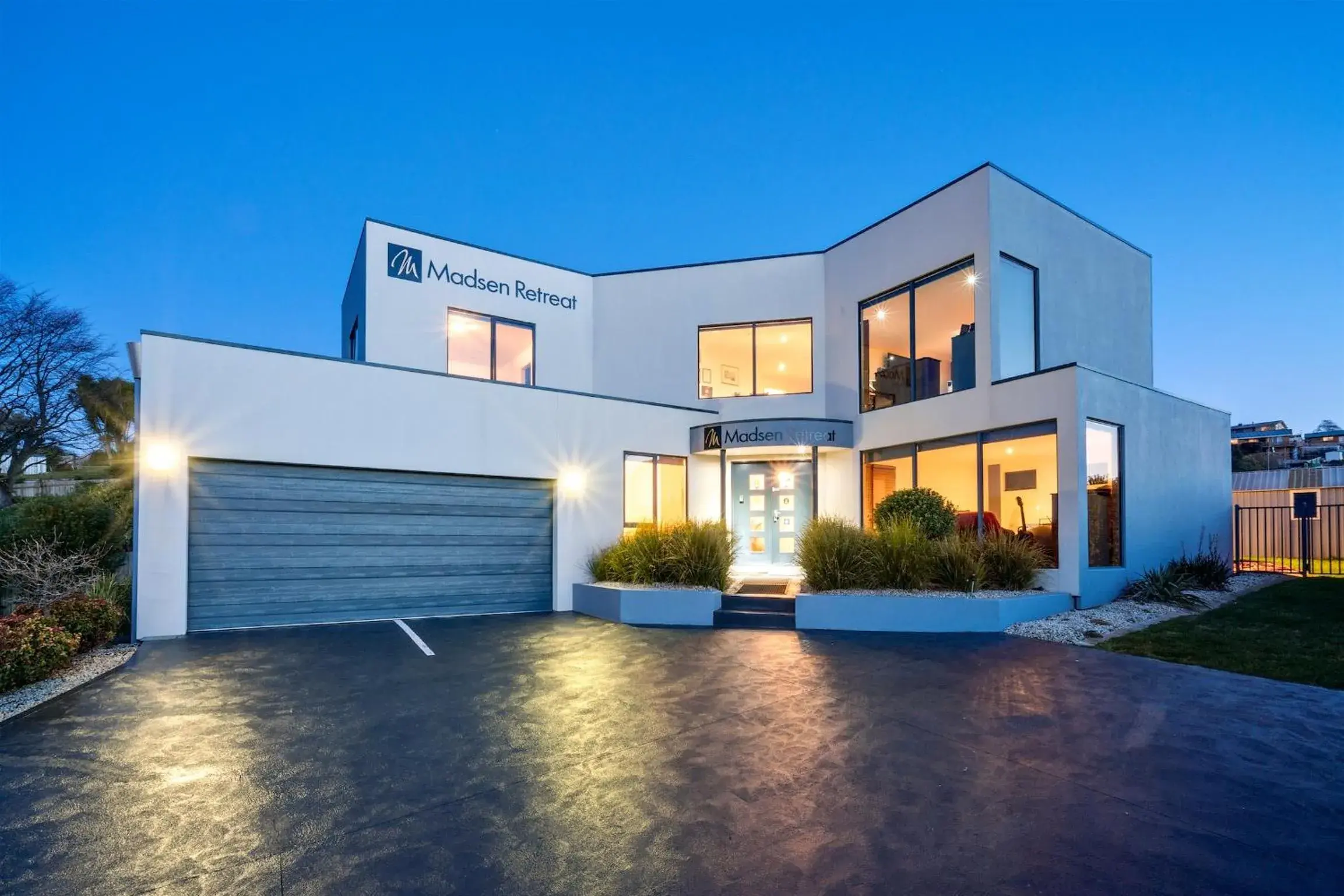 Facade/entrance in Madsen Retreat Facade/entrance in Madsen Retreat