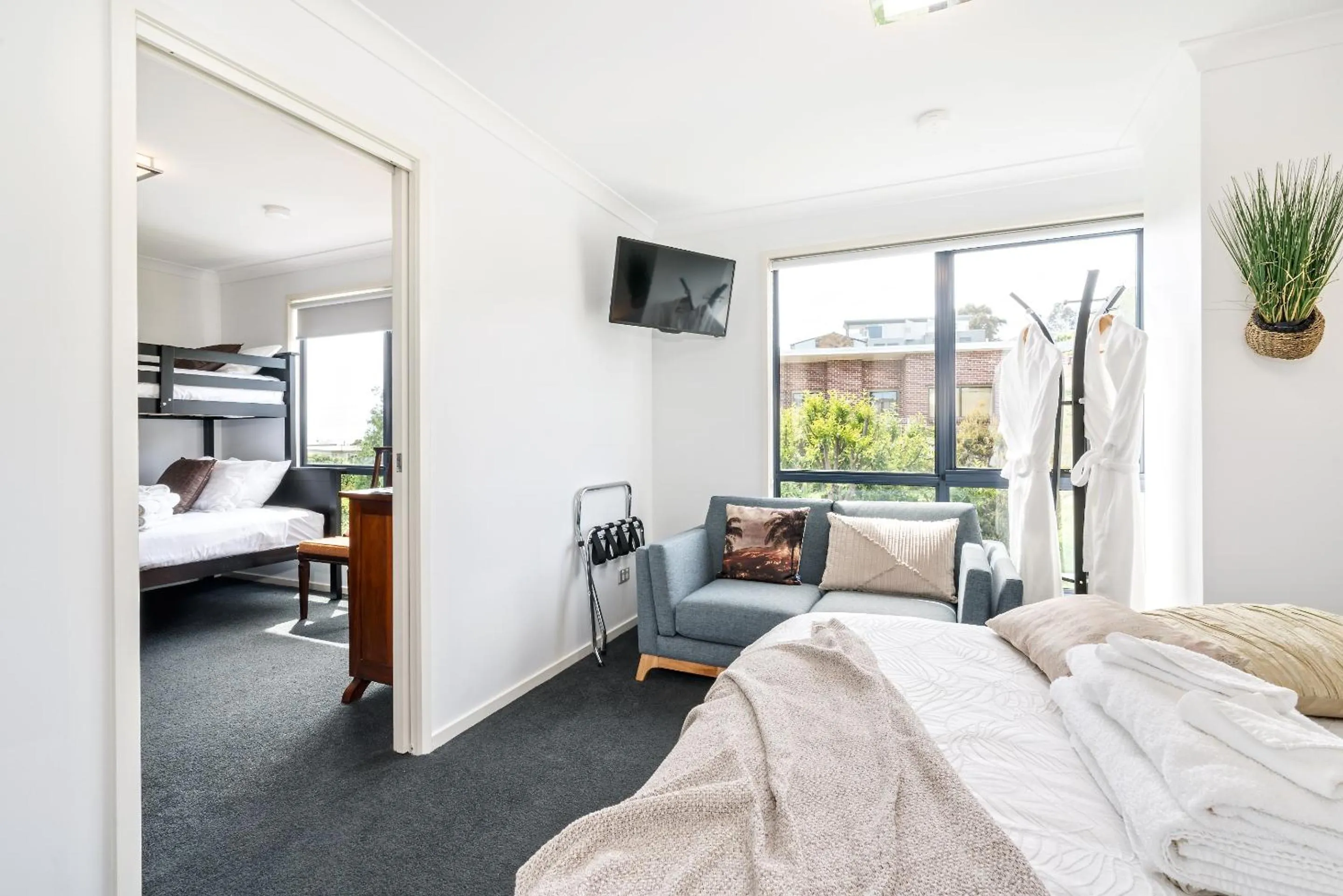 Seating area, Bed in Madsen Retreat