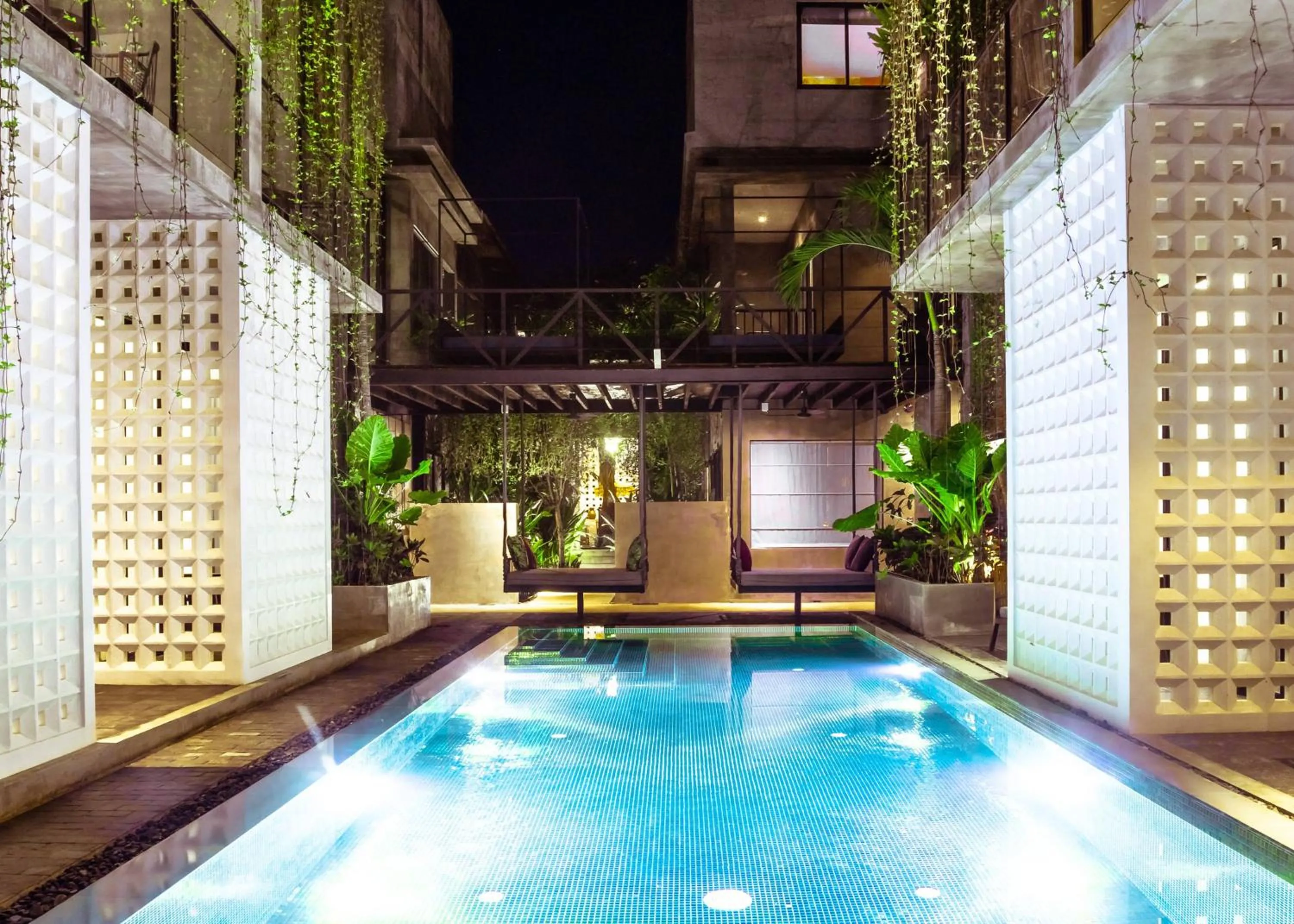 Pool view in Silver Urban