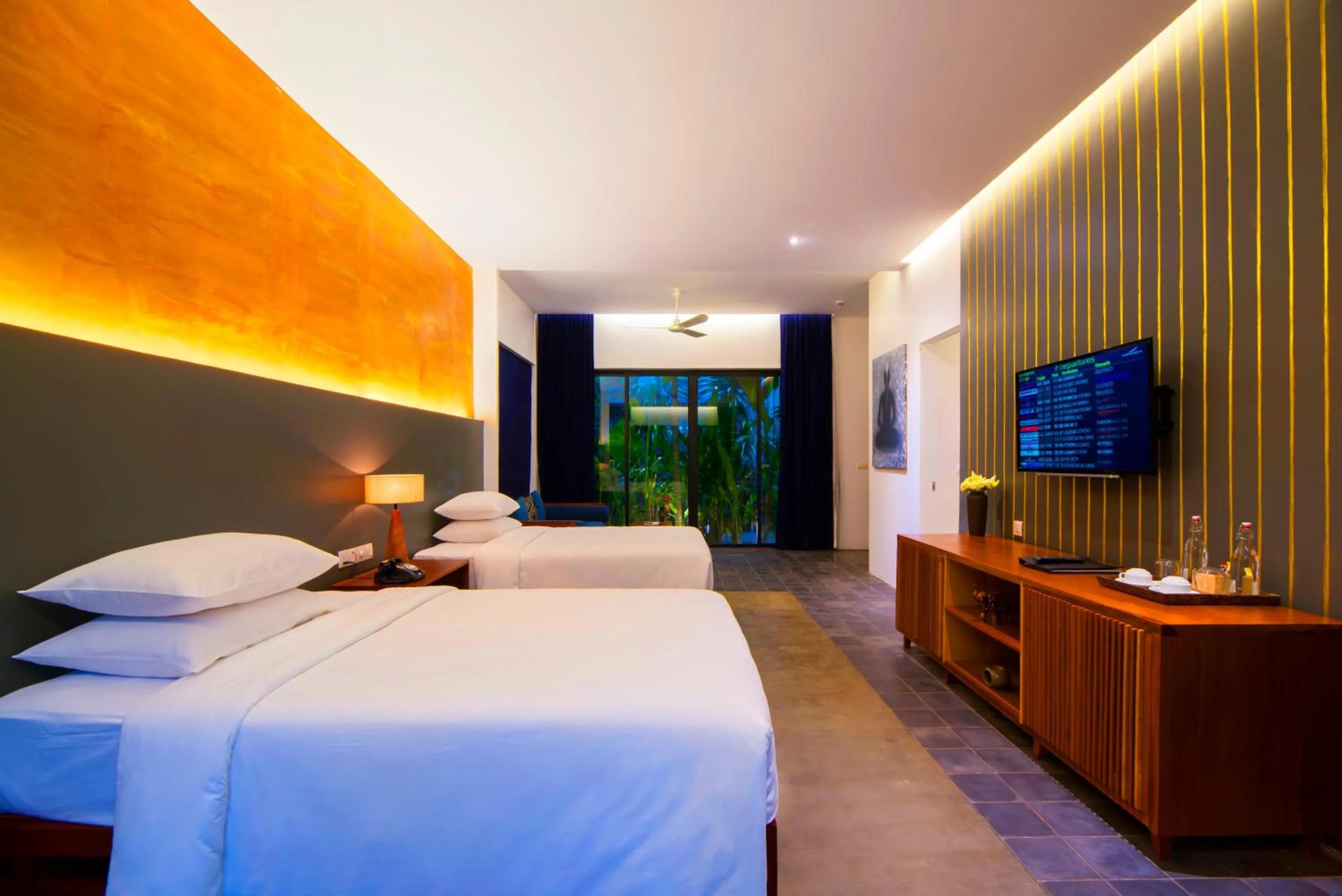 Bedroom, Bed in Silver Urban