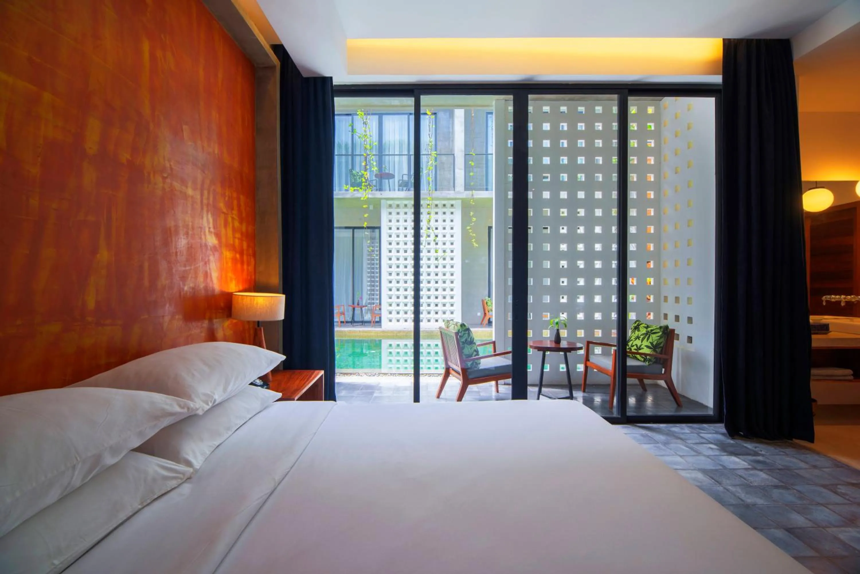 Bedroom, Bed in Silver Urban