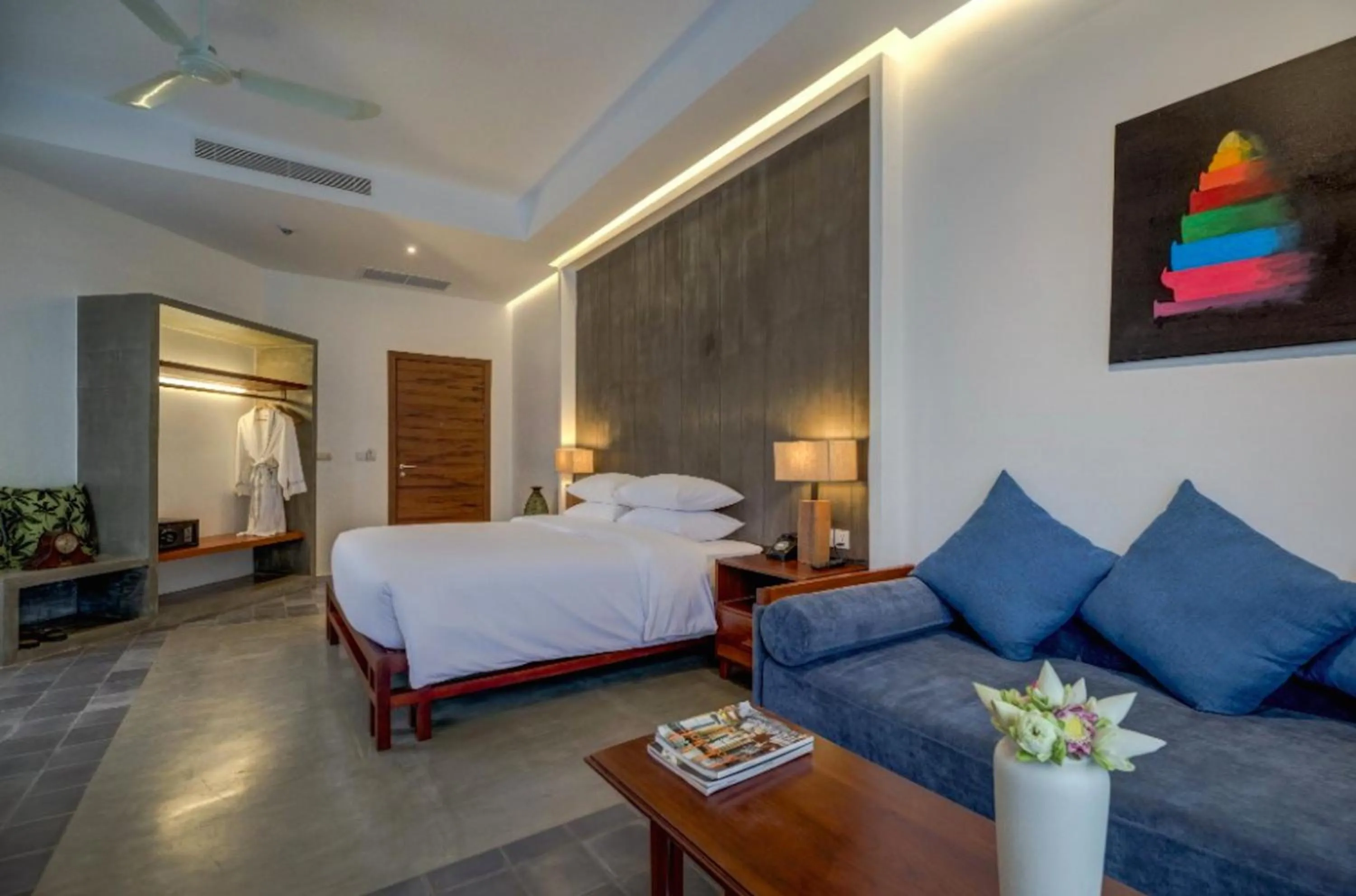 Bedroom, Bed in Silver Urban