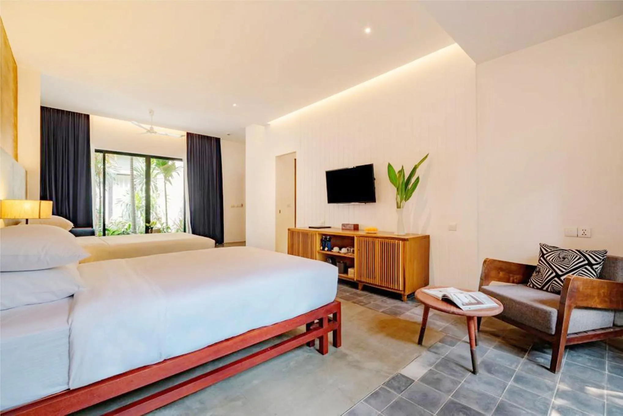 Bedroom, Bed in Silver Urban