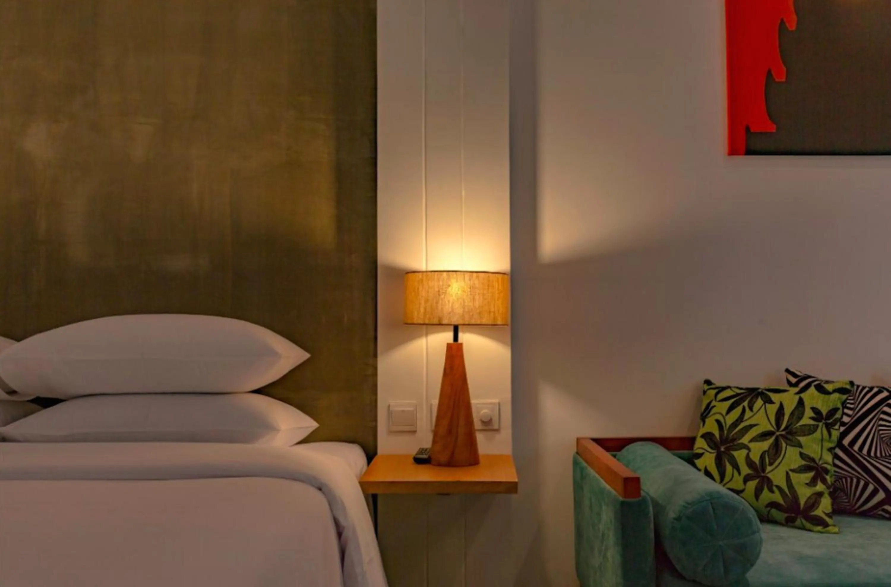 Bedroom, Bed in Silver Urban