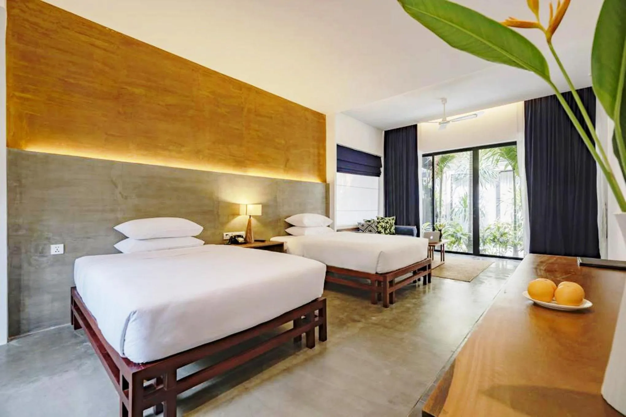 Bedroom, Bed in Silver Urban