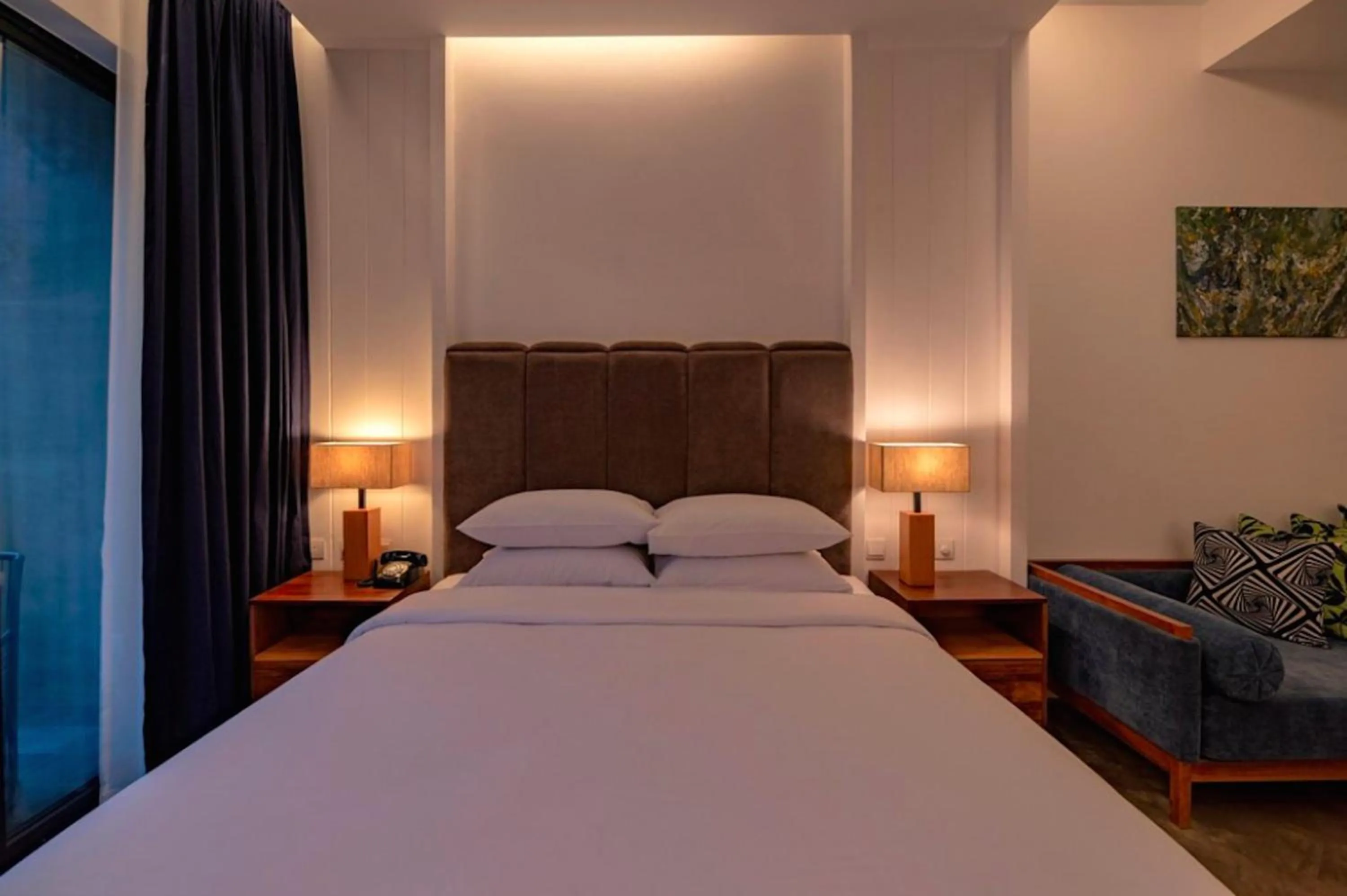 Bedroom, Bed in Silver Urban