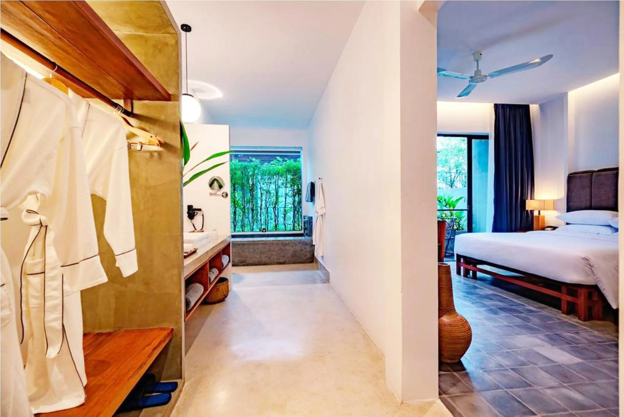 Bathroom, Bed in Silver Urban