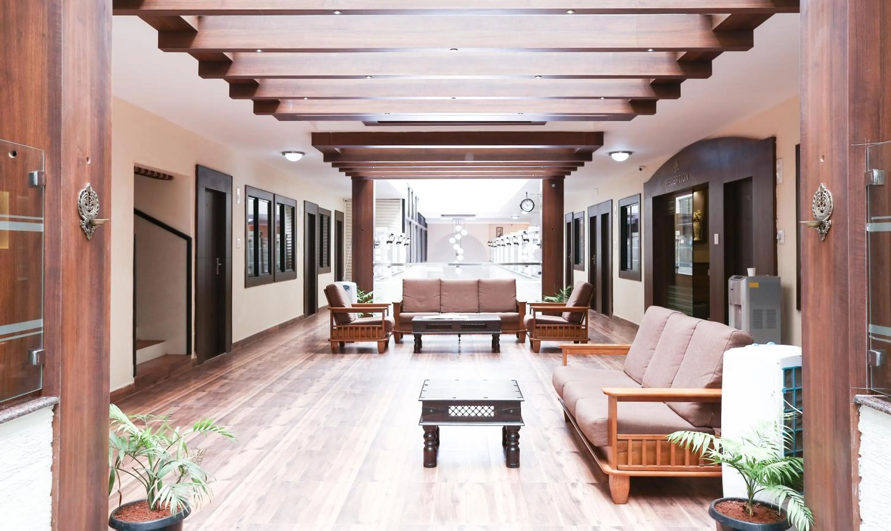 Seating area in Treebo Comforts Inn, University Road Deralakatte