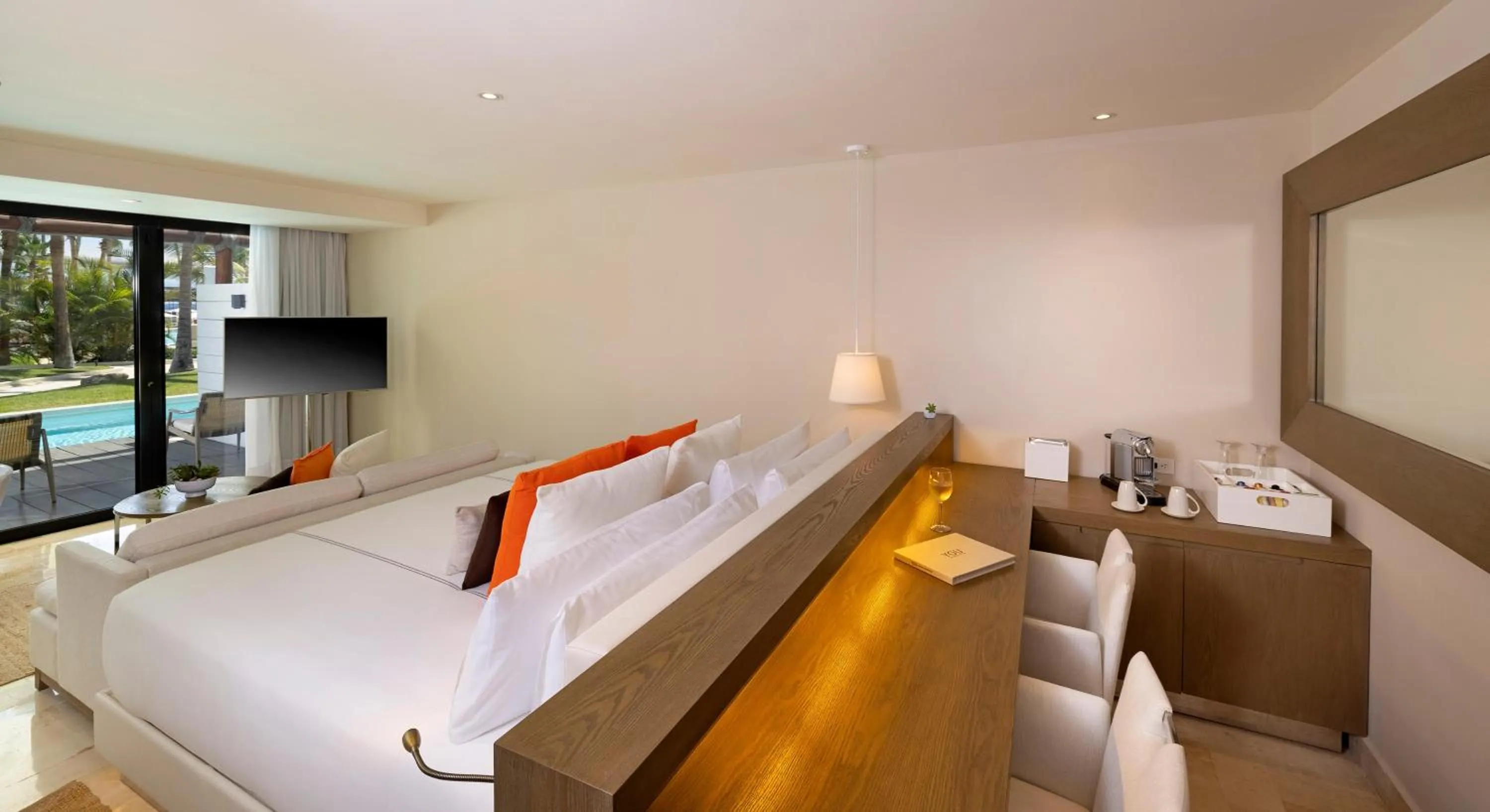 Bed in Paradisus Los Cabos - Adults Only