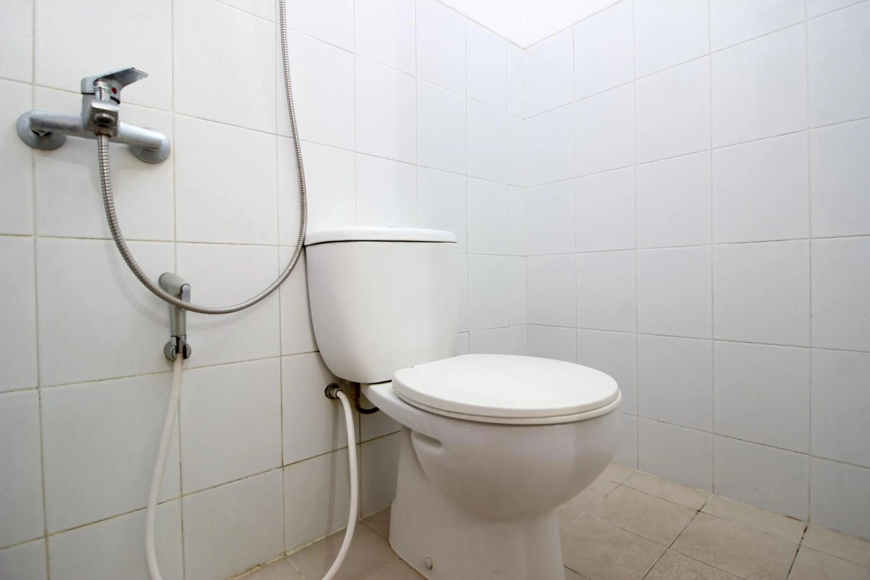 Toilet in RedDoorz @ Seturan Raya