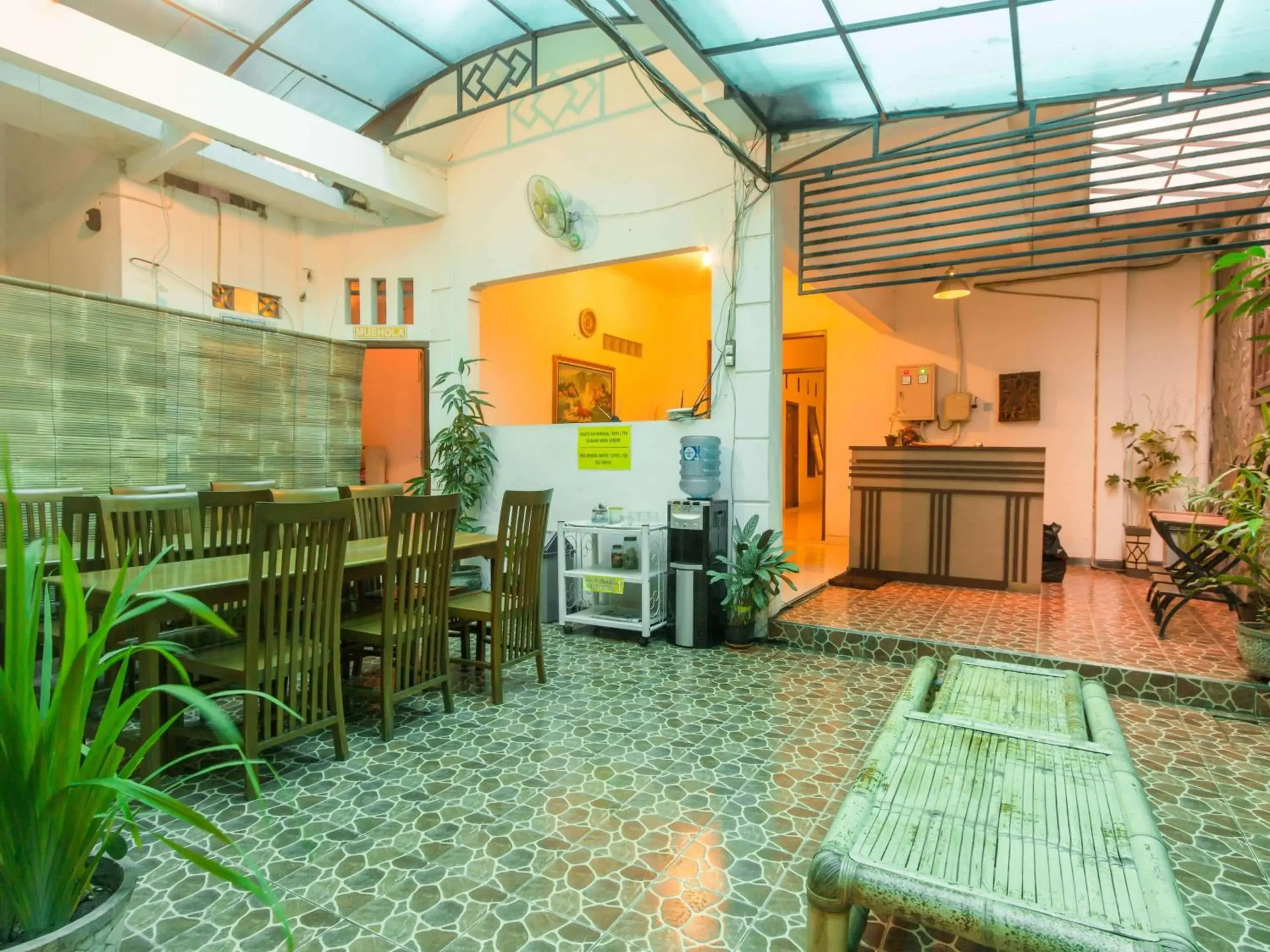 Facade/entrance in RedDoorz @ Seturan Raya Facade/entrance in RedDoorz @ Seturan Raya