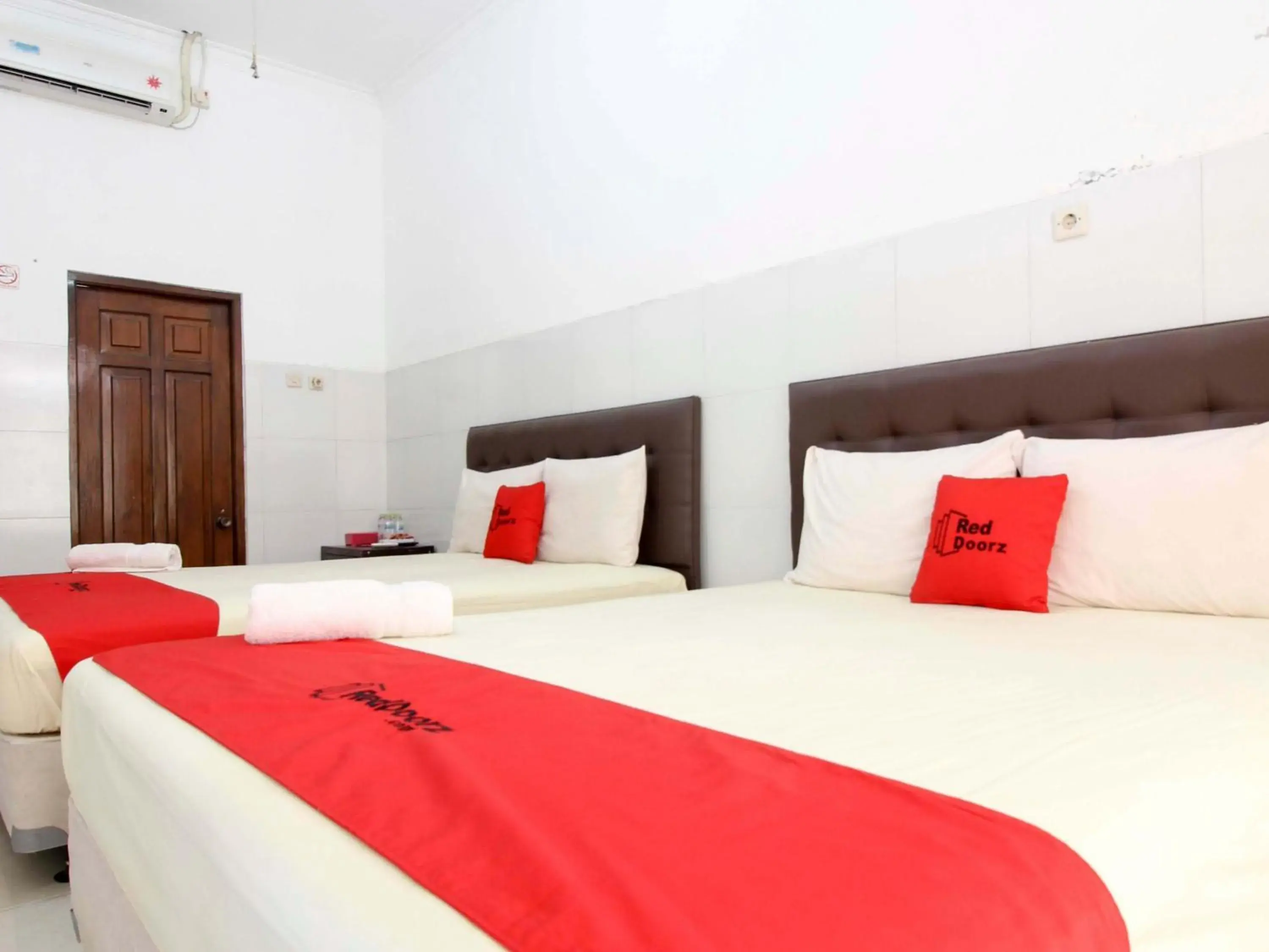 Bedroom, Bed in RedDoorz @ Seturan Raya Bedroom, Bed in RedDoorz @ Seturan Raya