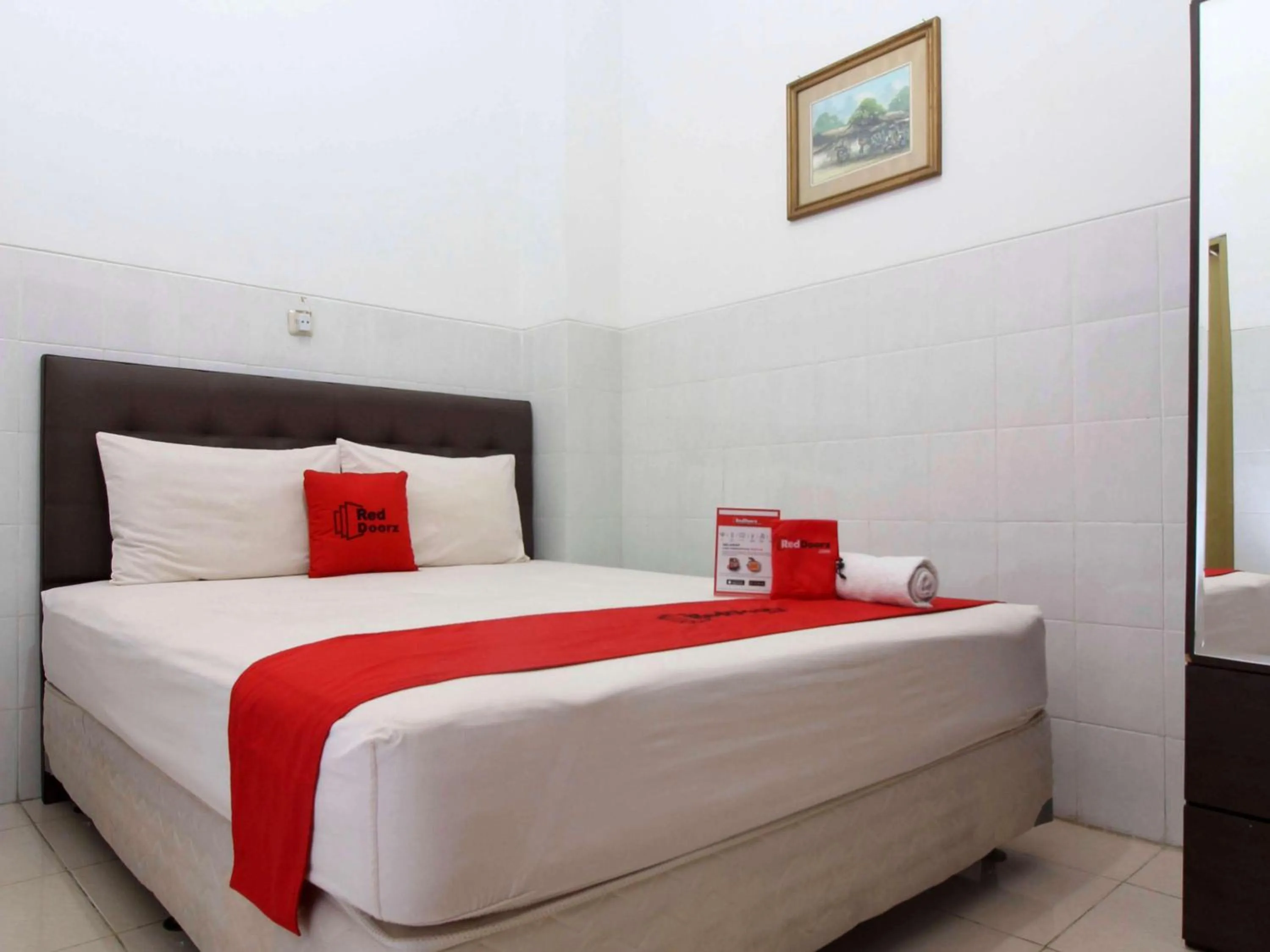 Bedroom, Bed in RedDoorz @ Seturan Raya