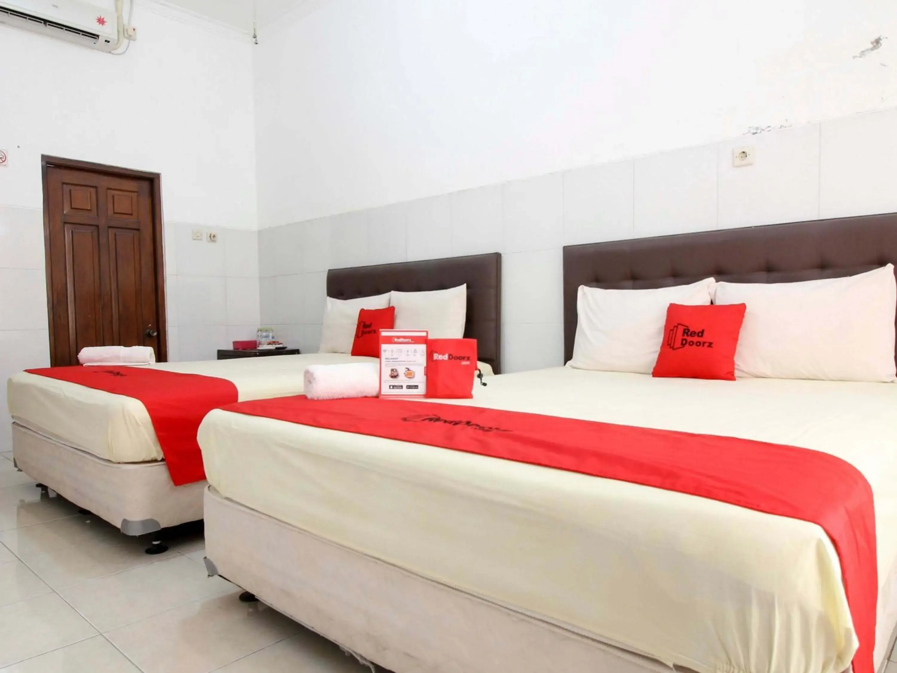 Bedroom, Bed in RedDoorz @ Seturan Raya Bedroom, Bed in RedDoorz @ Seturan Raya