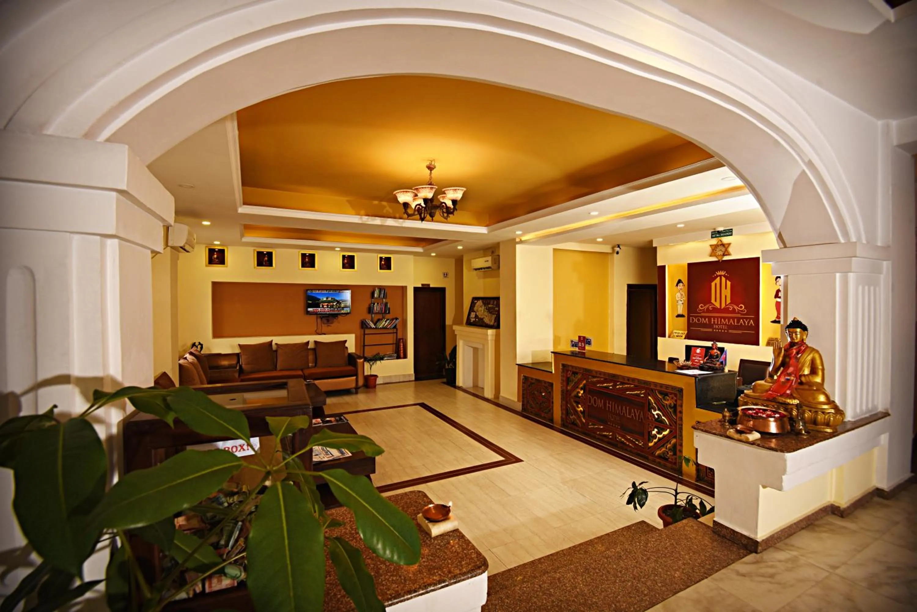 Lobby or reception in DOM Himalaya Hotel
