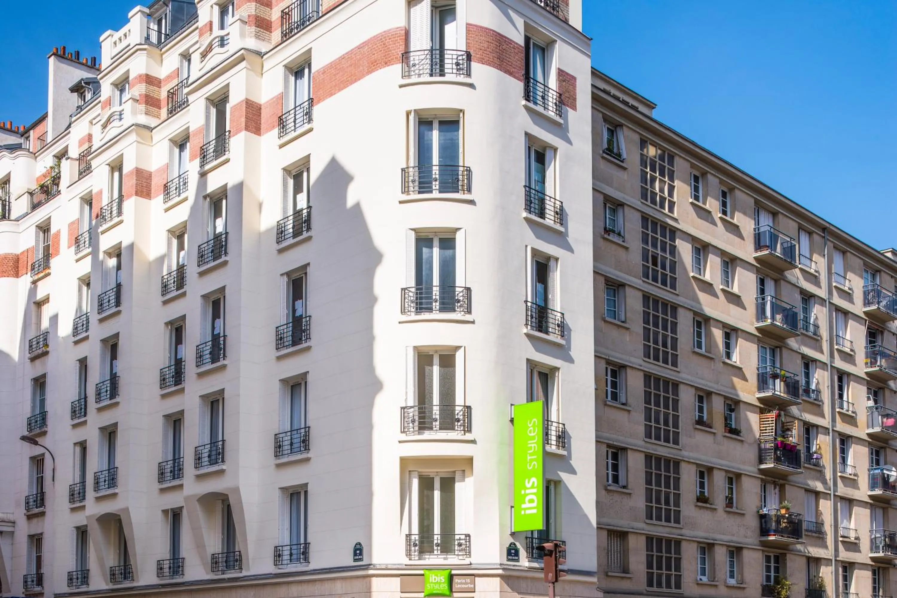 Property building in ibis Styles Paris 15 Lecourbe