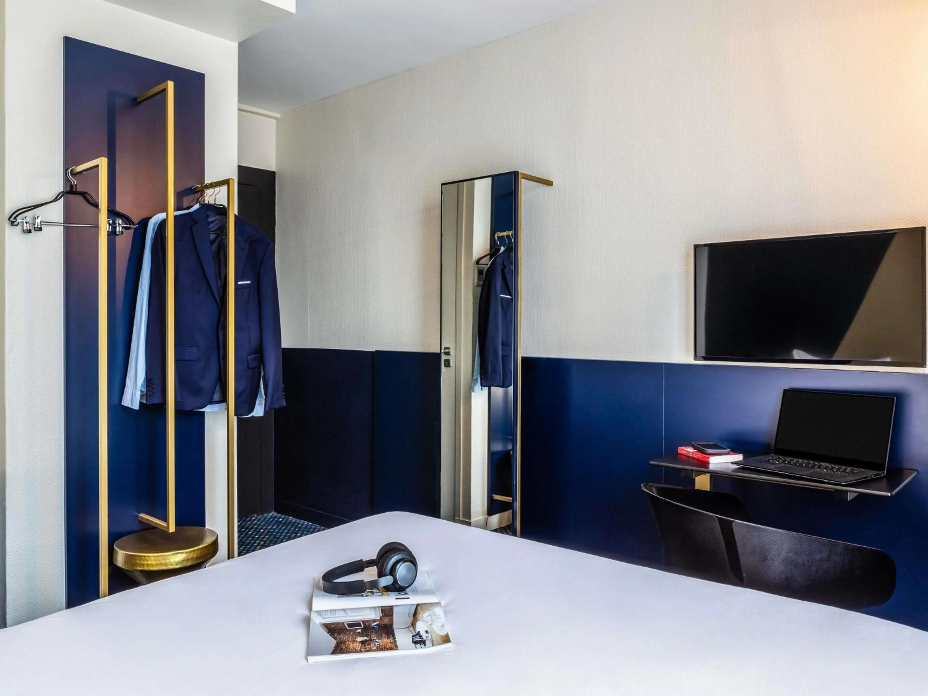 Bedroom, Bed in ibis Styles Paris 15 Lecourbe