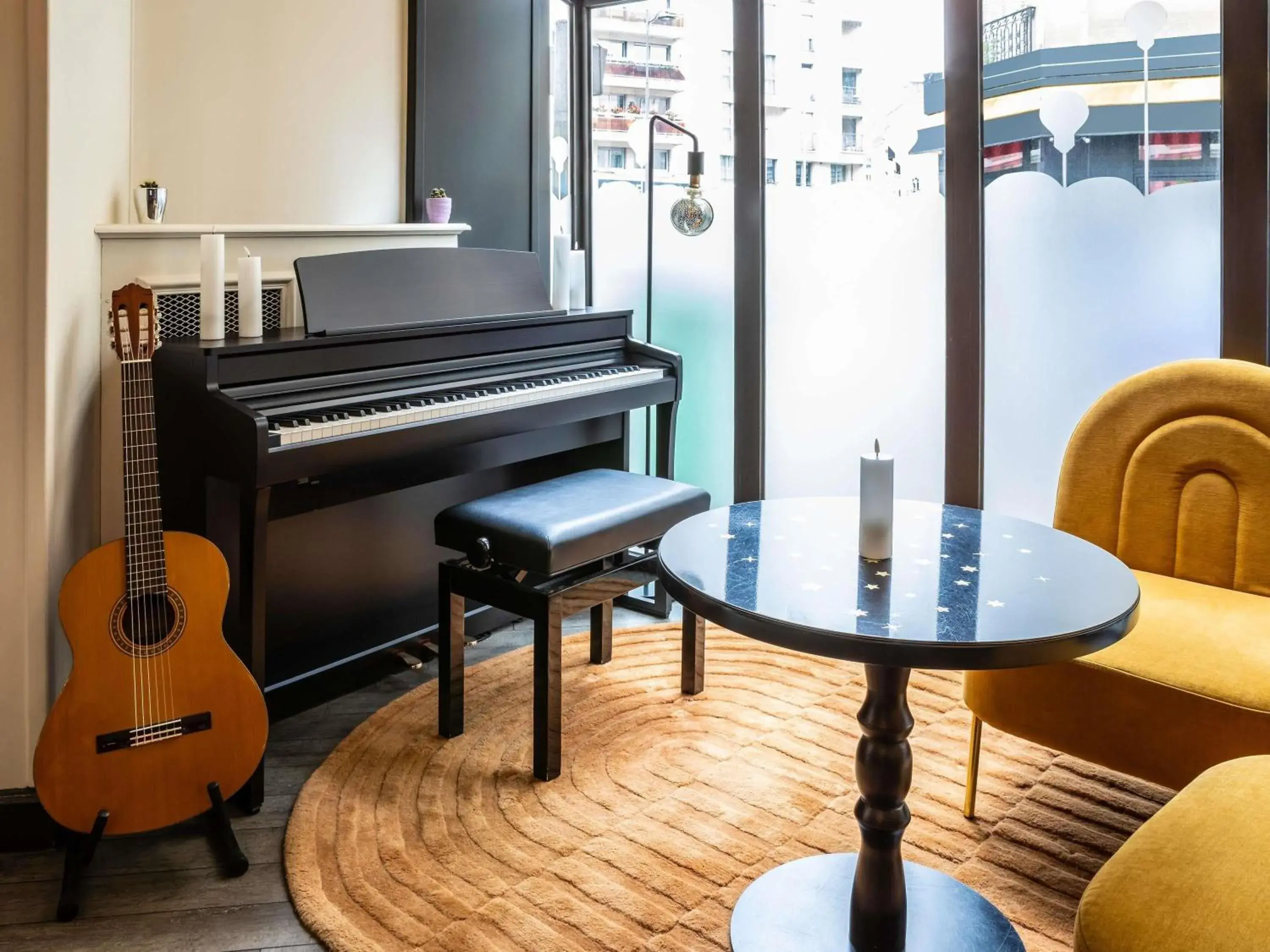 Lounge or bar in ibis Styles Paris 15 Lecourbe Lounge or bar in ibis Styles Paris 15 Lecourbe