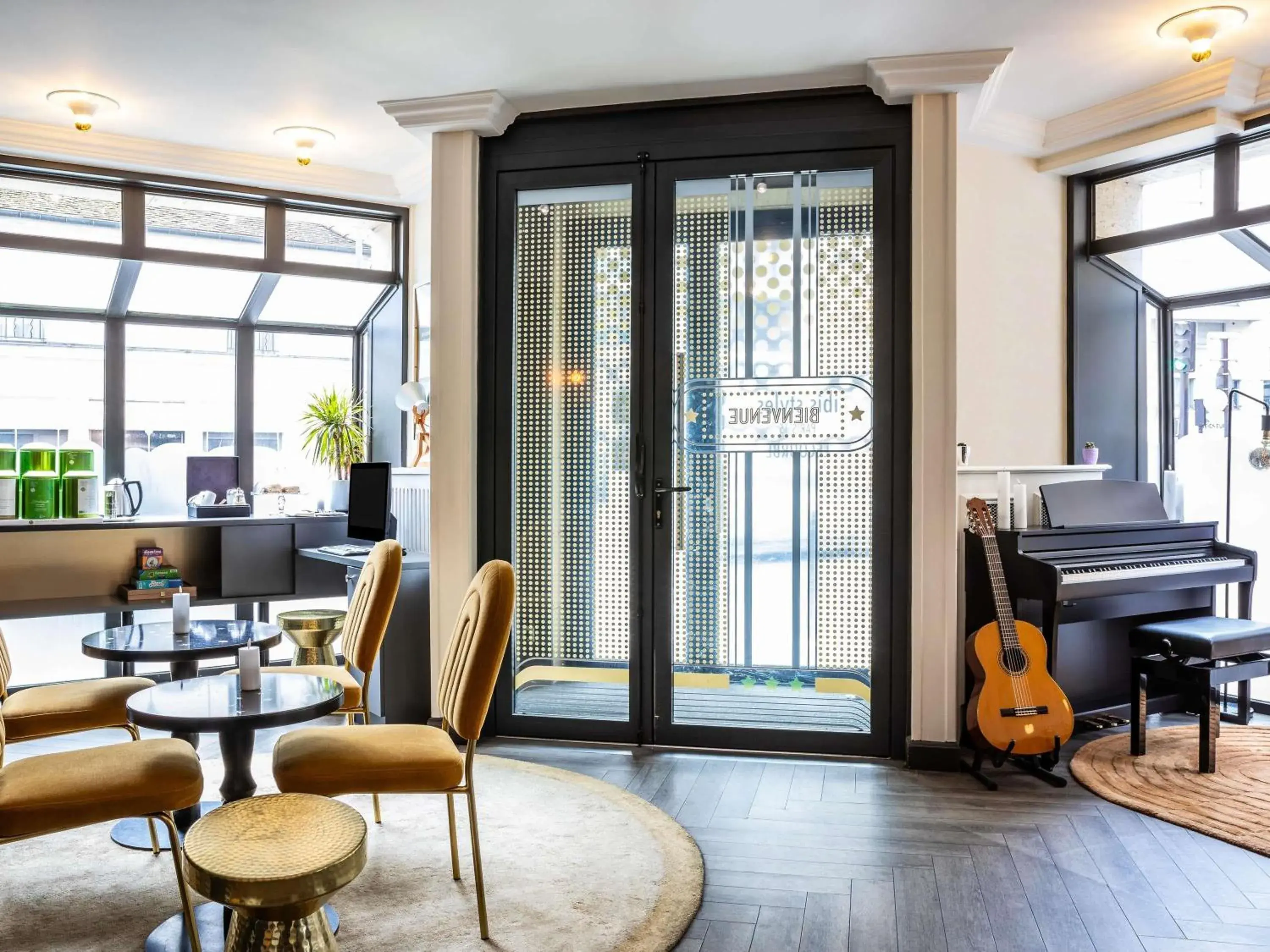 Lounge or bar in ibis Styles Paris 15 Lecourbe Lounge or bar in ibis Styles Paris 15 Lecourbe