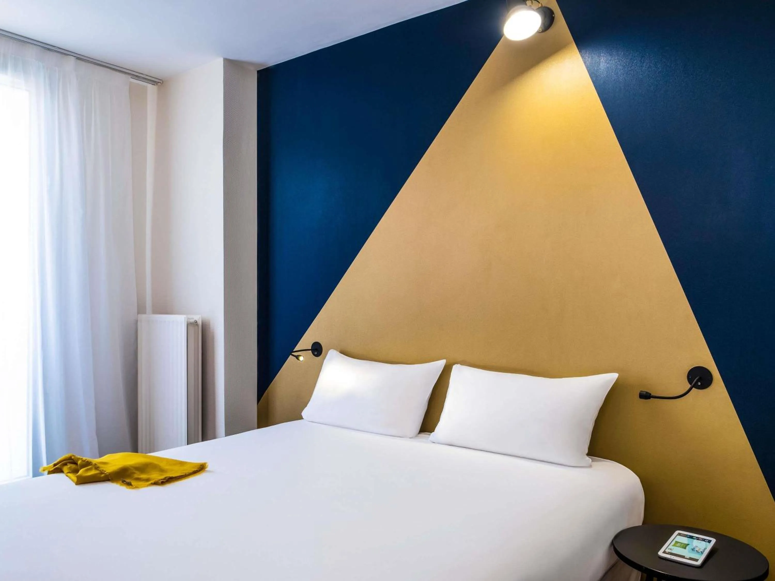 Bedroom, Bed in ibis Styles Paris 15 Lecourbe