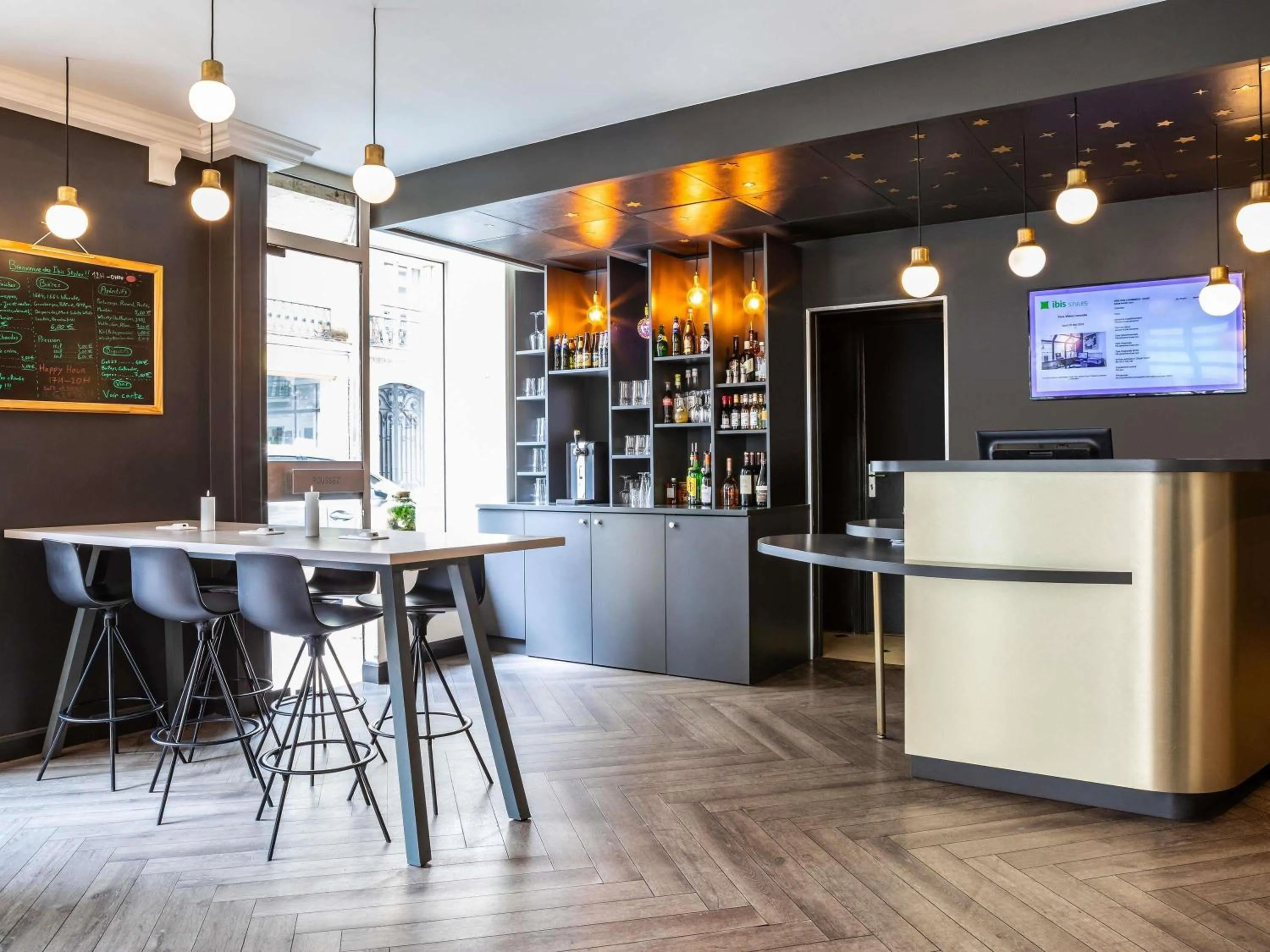 Property building in ibis Styles Paris 15 Lecourbe