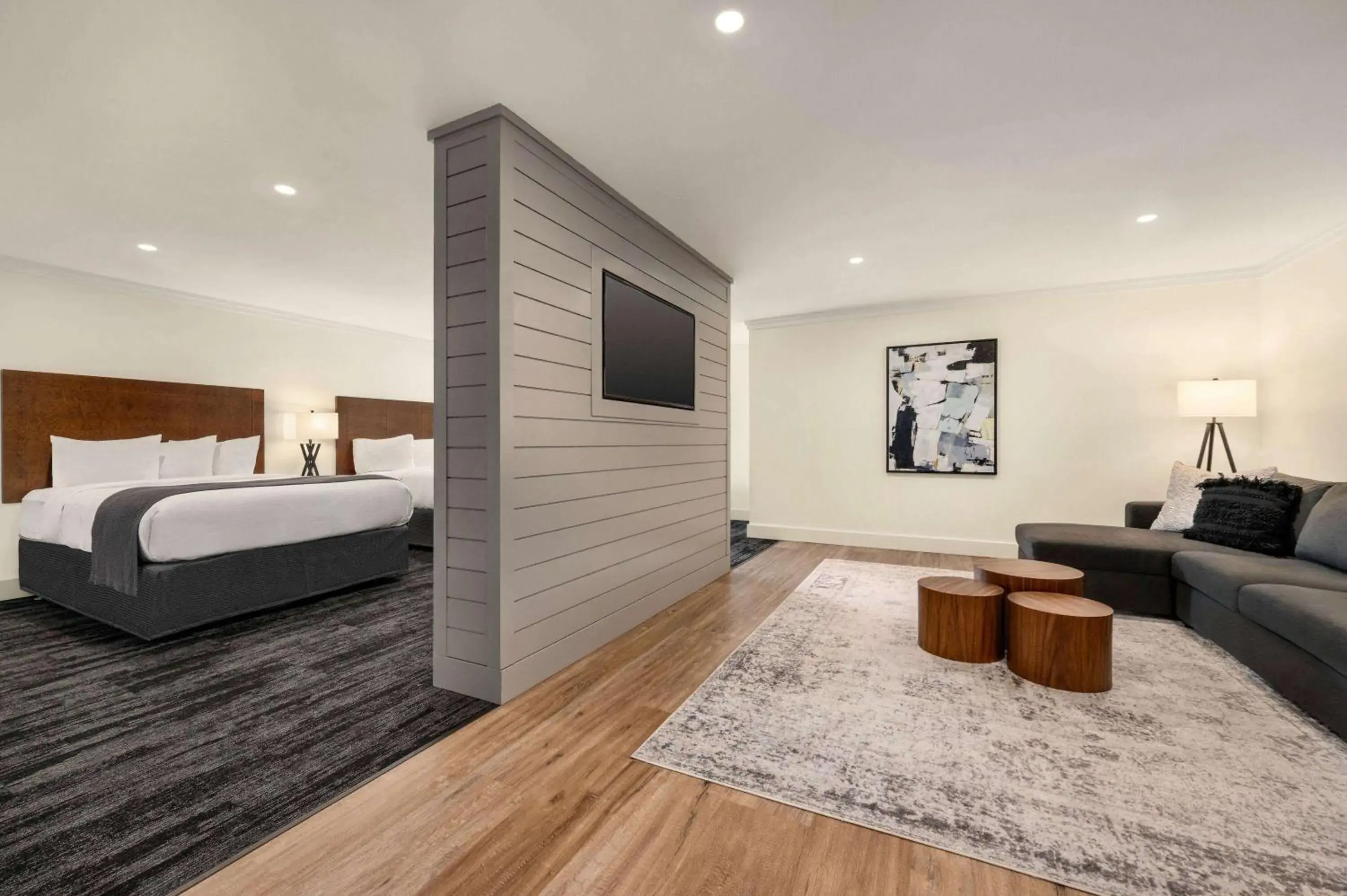 Photo of the whole room, Bed in Ramada by Wyndham Cornwall Photo of the whole room, Bed in Ramada by Wyndham Cornwall