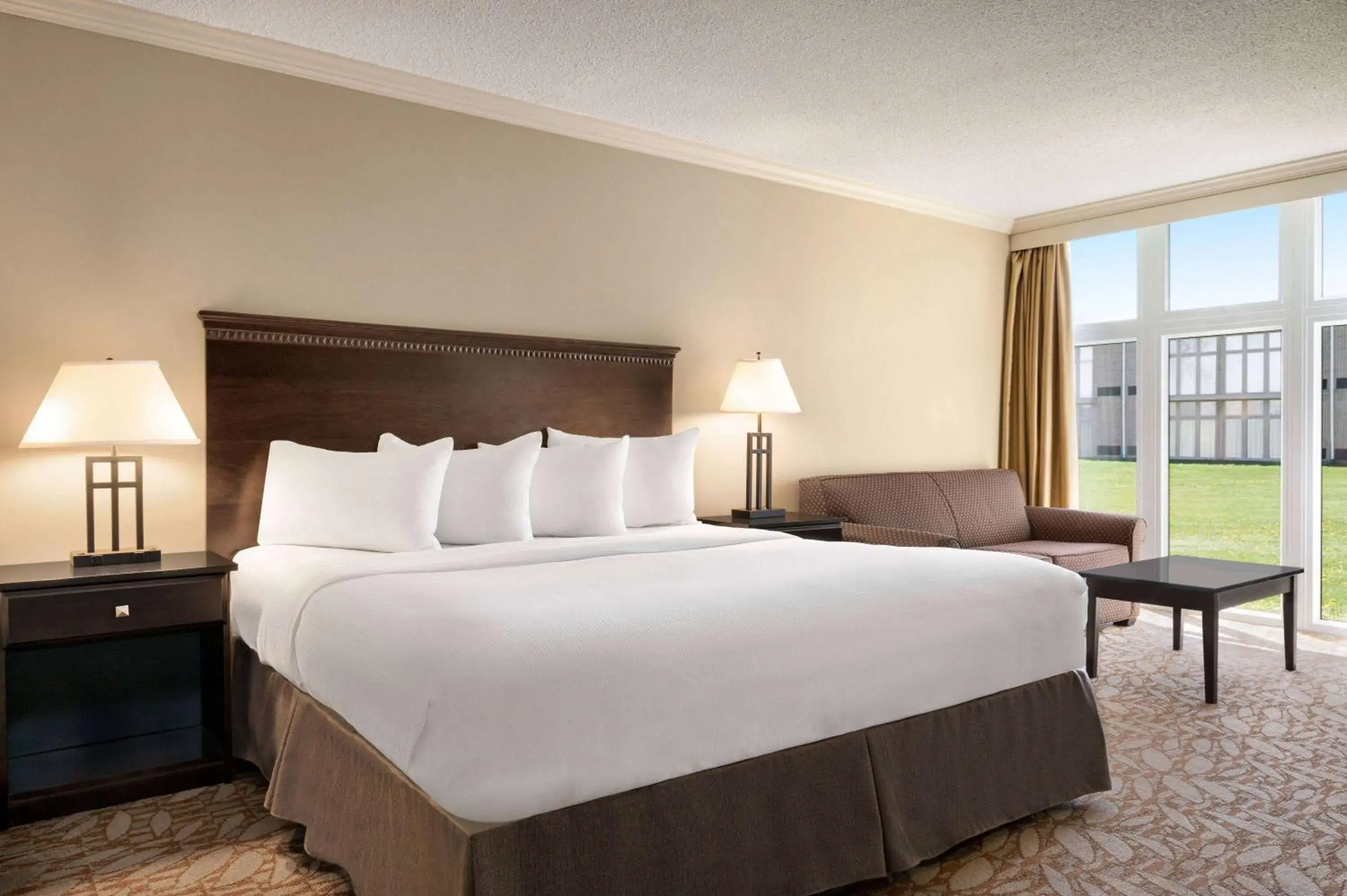 Photo of the whole room, Bed in Ramada by Wyndham Cornwall Photo of the whole room, Bed in Ramada by Wyndham Cornwall