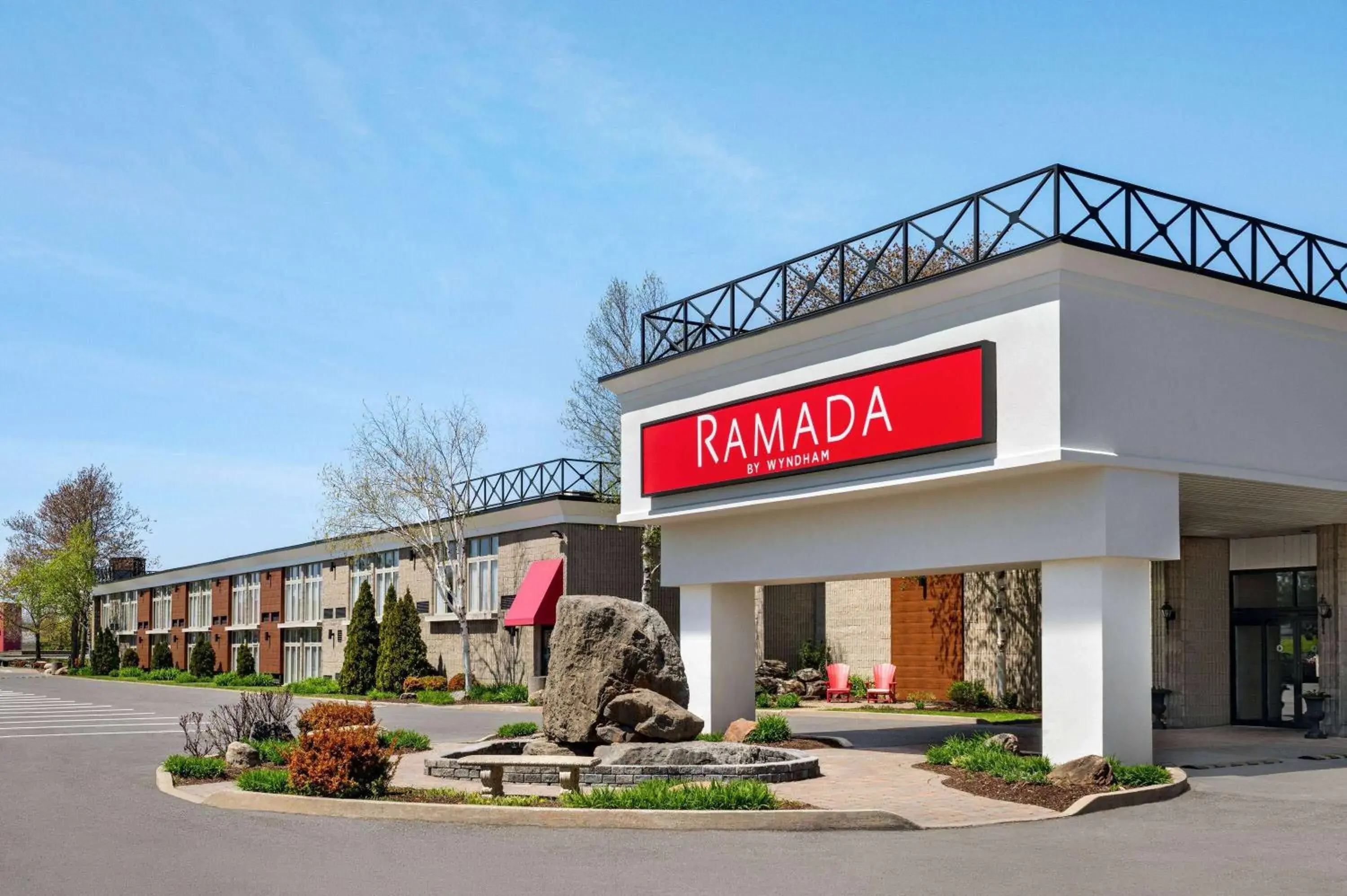 Property building in Ramada by Wyndham Cornwall Property building in Ramada by Wyndham Cornwall