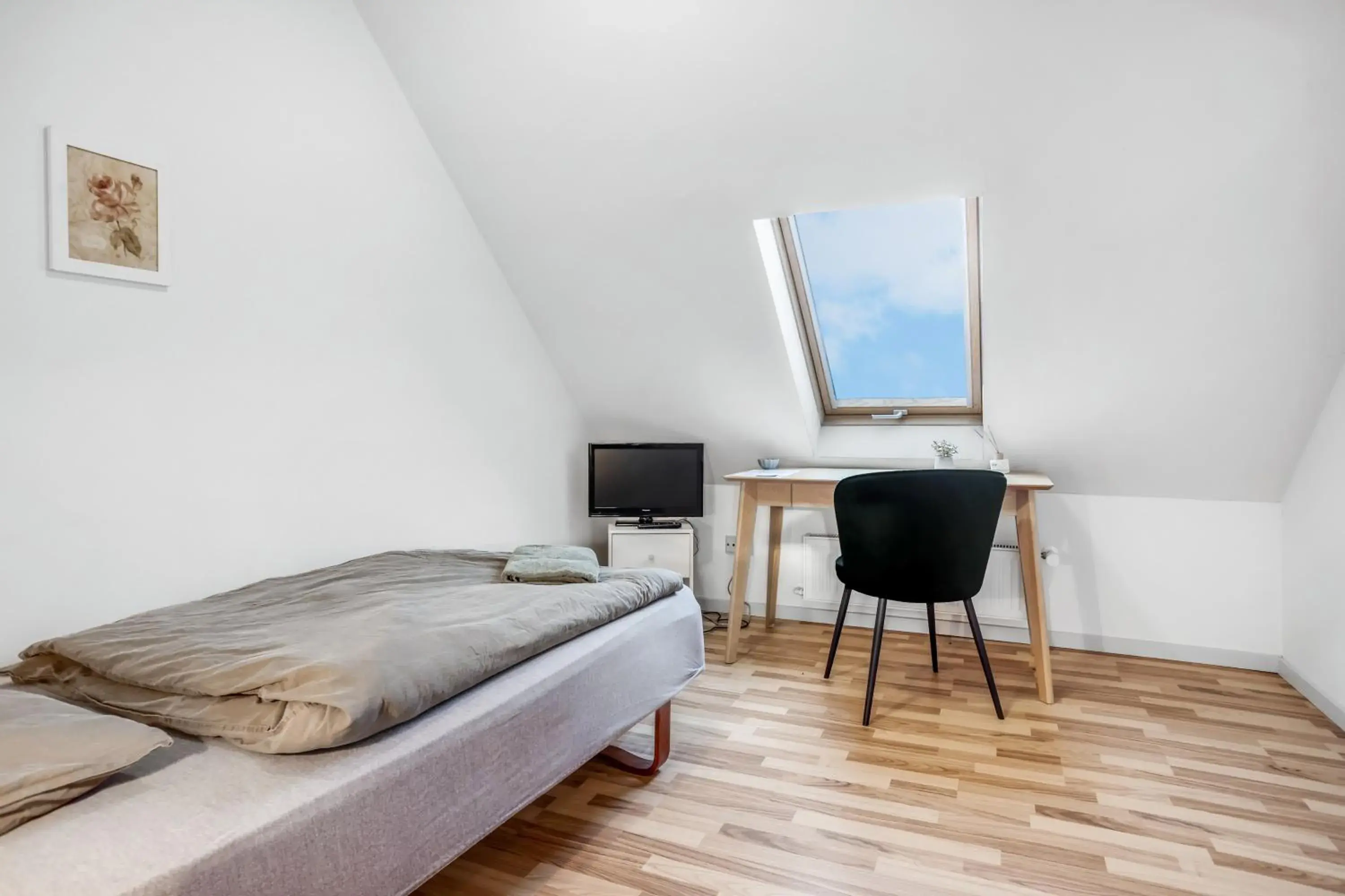 Single Room with Shared Bathroom in Storm's stay - Near MCH & BOXEN Single Room with Shared Bathroom in Storm's stay - Near MCH & BOXEN