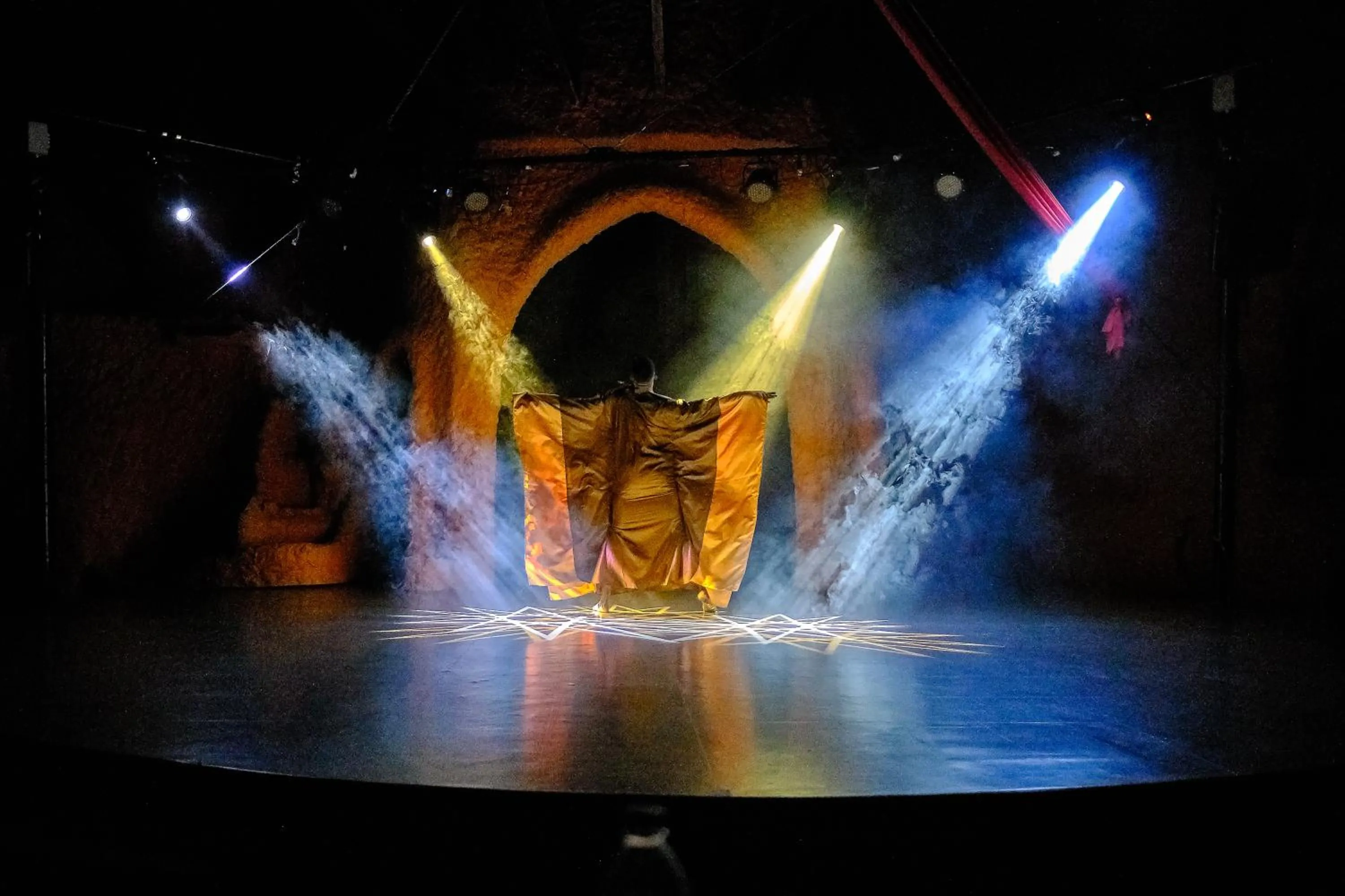 Evening entertainment in Le Wafou