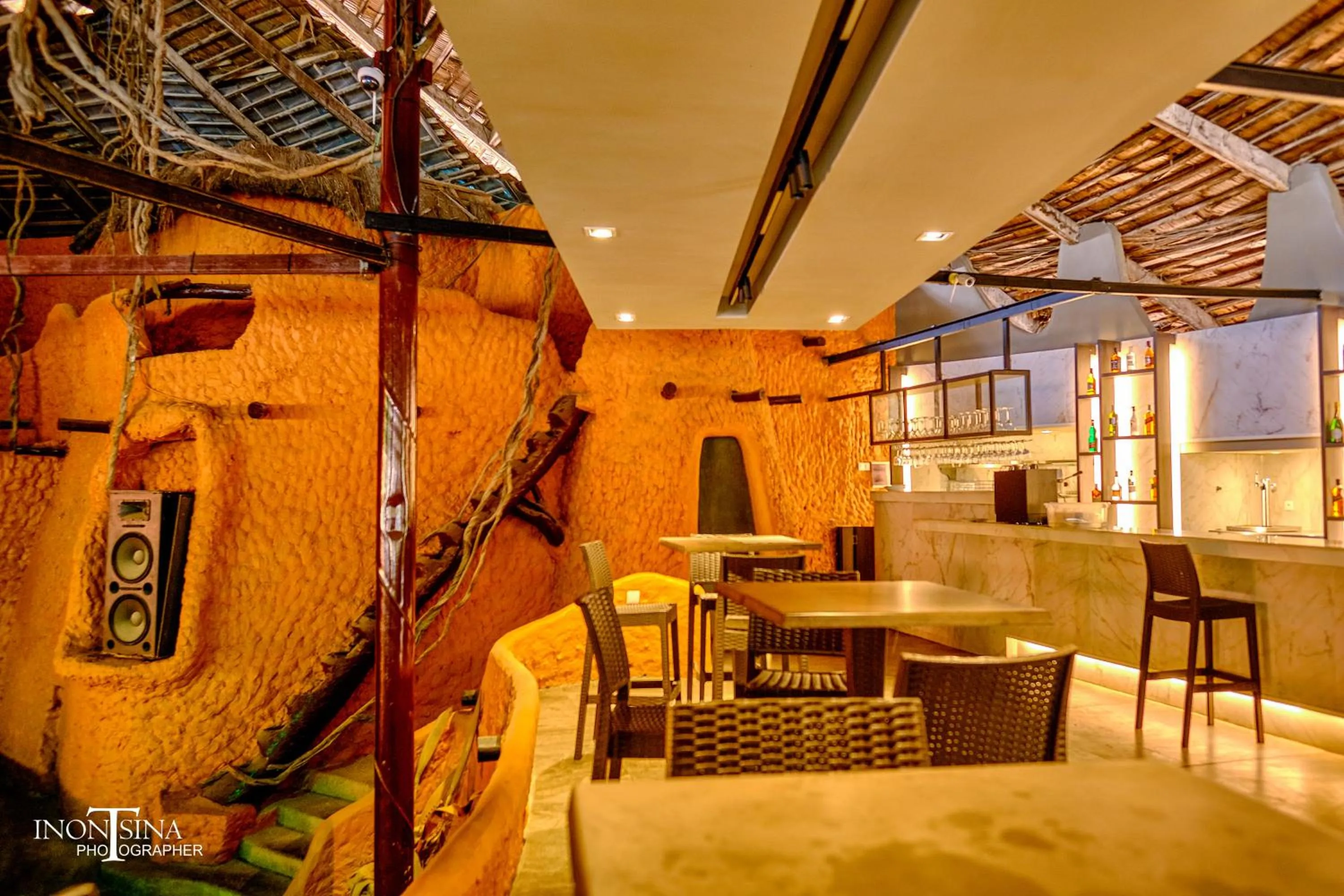 Restaurant/places to eat in Le Wafou