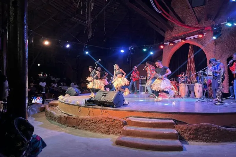 Restaurant/places to eat in Le Wafou