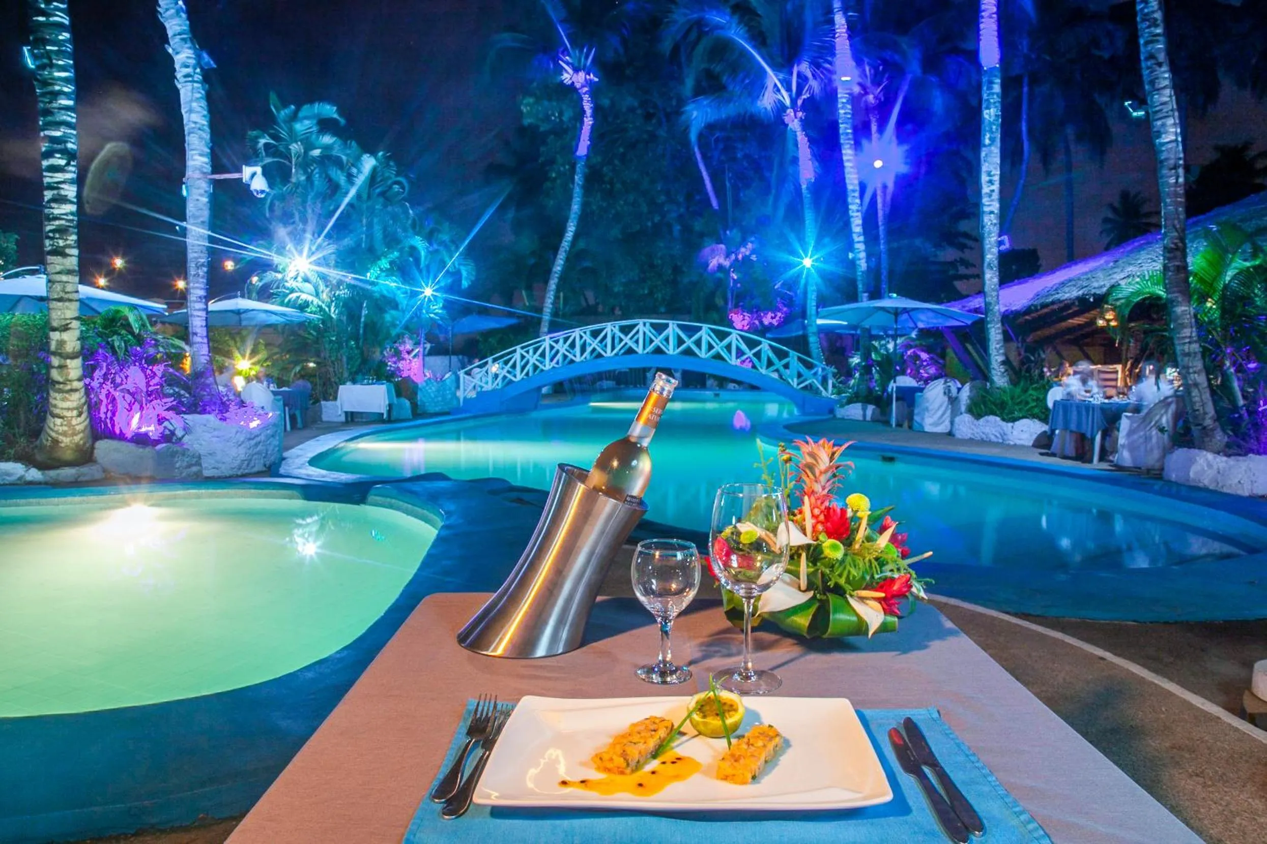 Restaurant/places to eat in Le Wafou