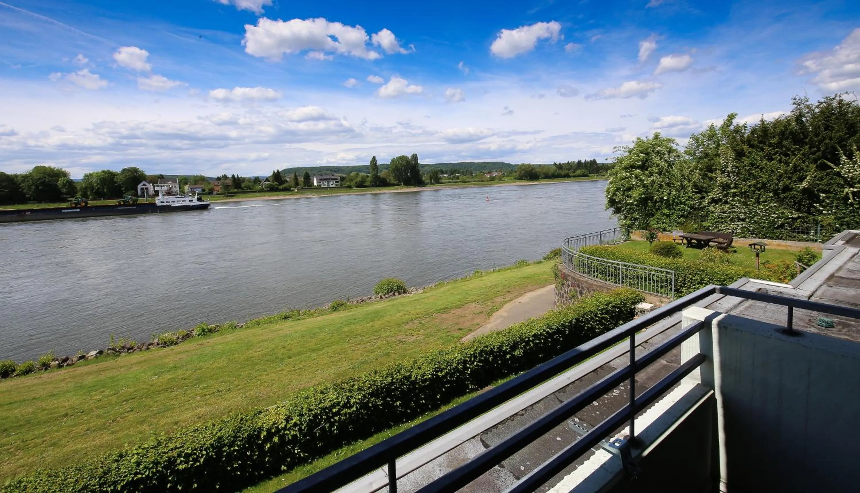 RheinDesign River Promenade