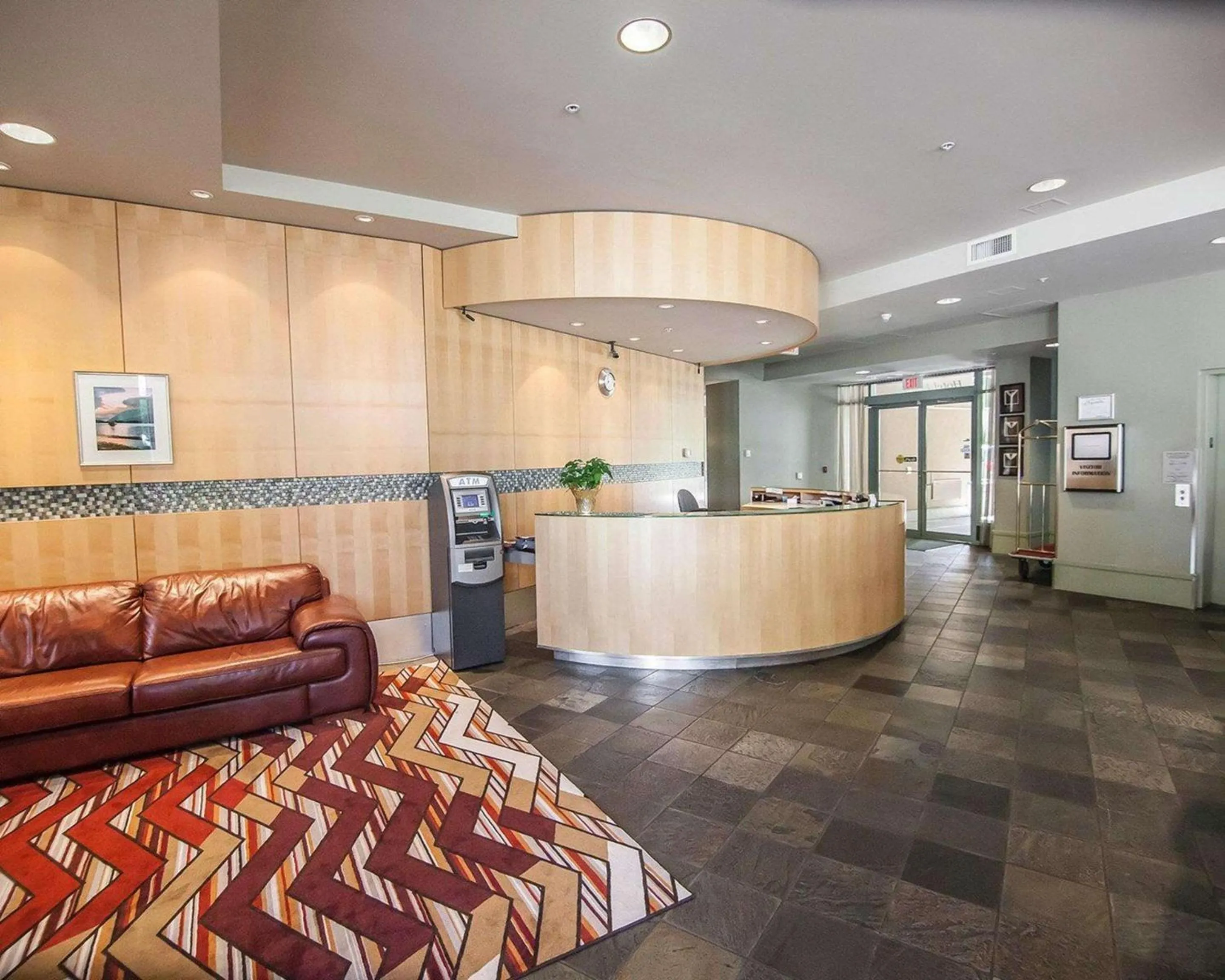 Lobby or reception in Comfort Hotel Vancouver Airport