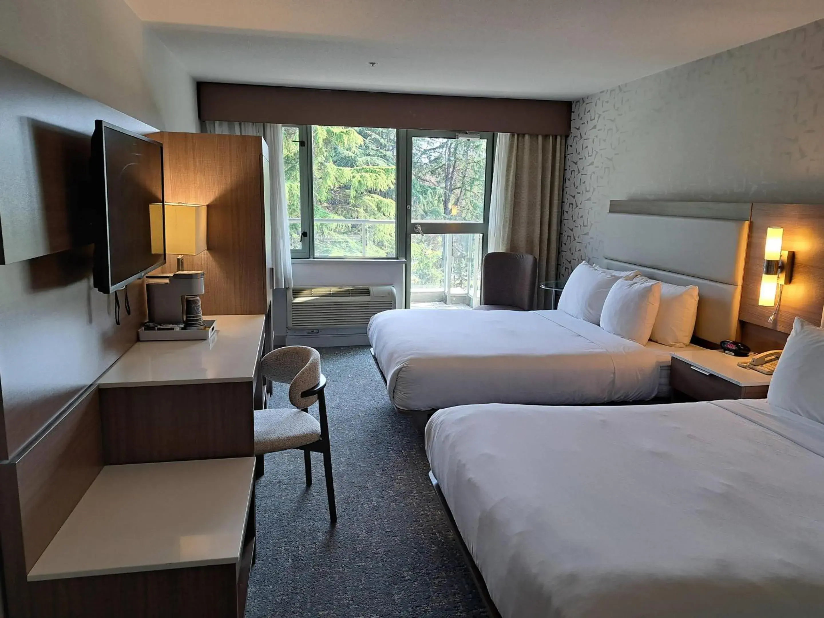 Bedroom, Bed in Comfort Hotel Vancouver Airport Bedroom, Bed in Comfort Hotel Vancouver Airport