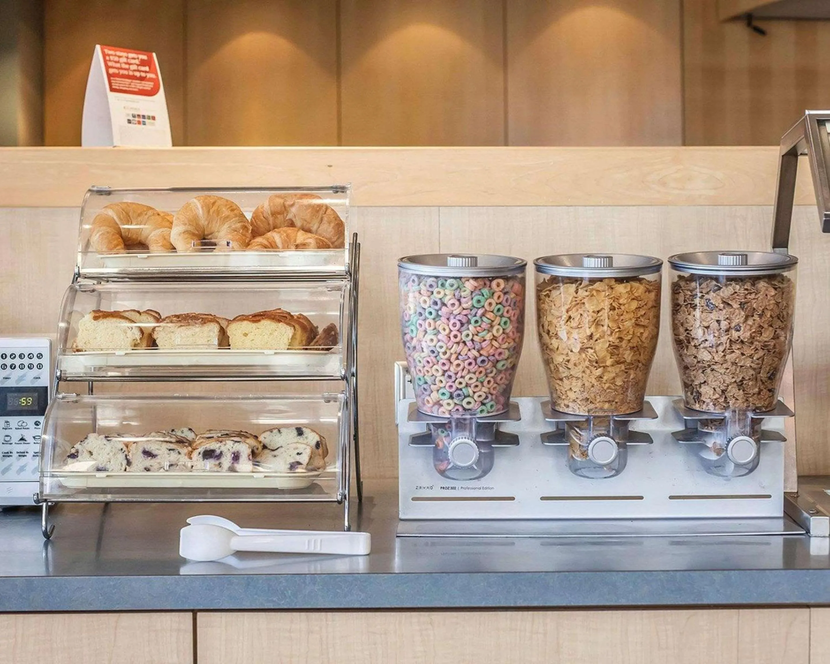 Restaurant/places to eat in Comfort Hotel Vancouver Airport