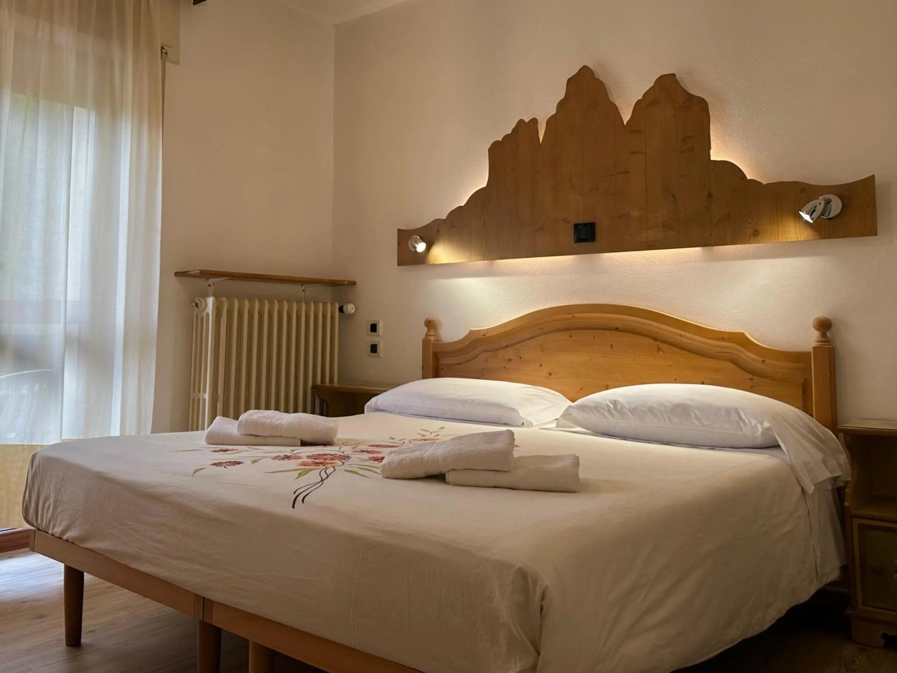 Bed in Hotel Dolomiti Des Alpes