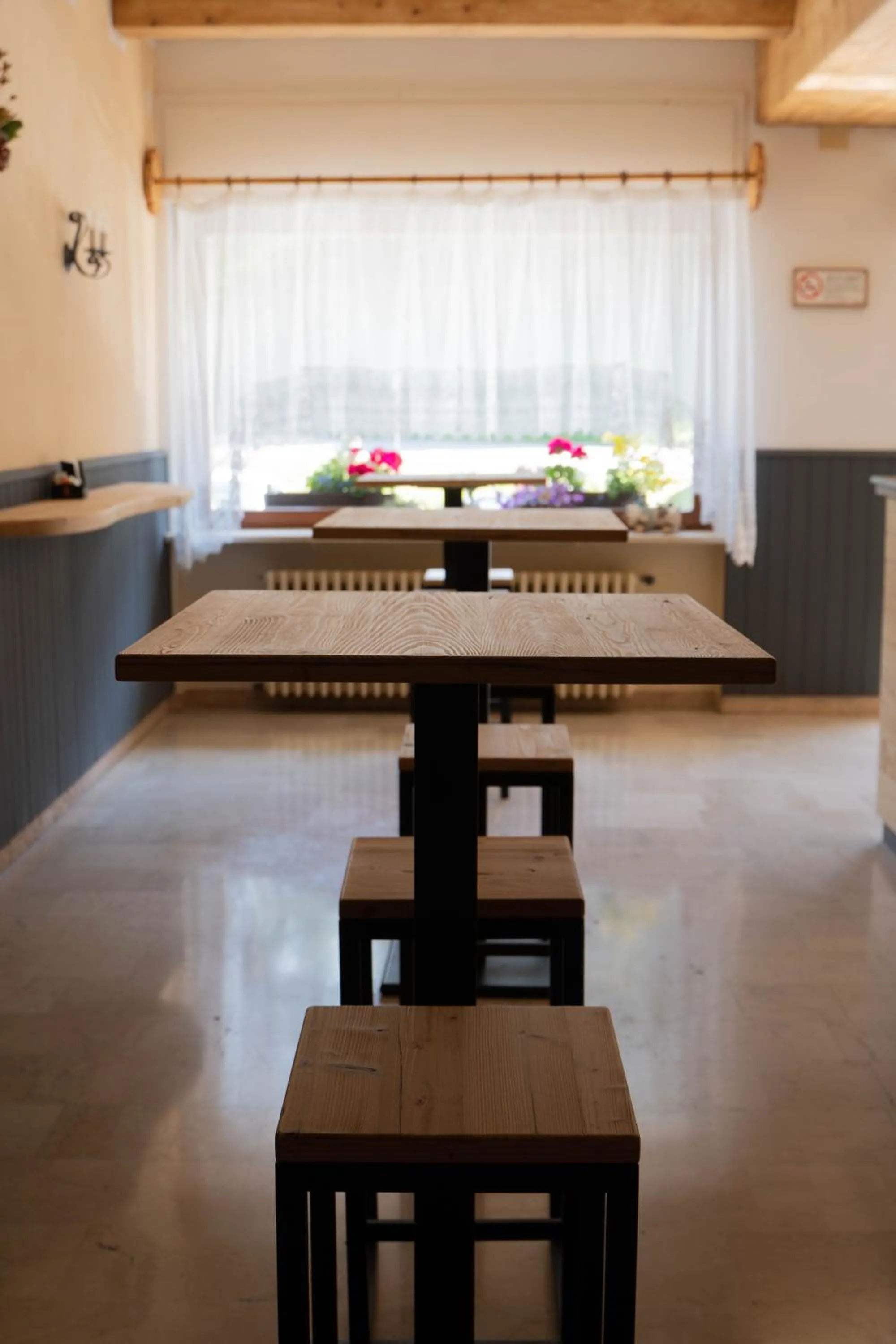 Lounge or bar in Hotel Dolomiti Des Alpes